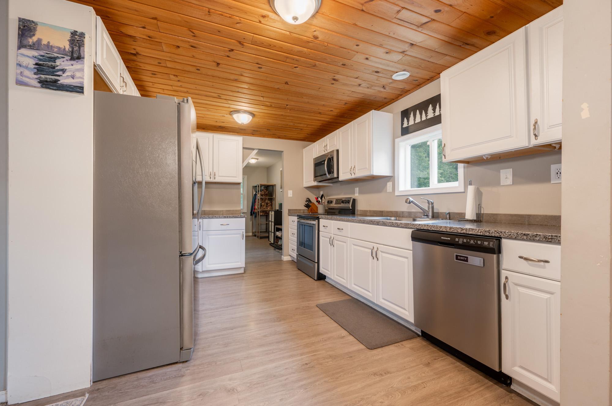 1900 single family home for sale at 36113 Scenic Highway in Bovey, MN — 2 bed, 1 bath (photo 9 of 40)