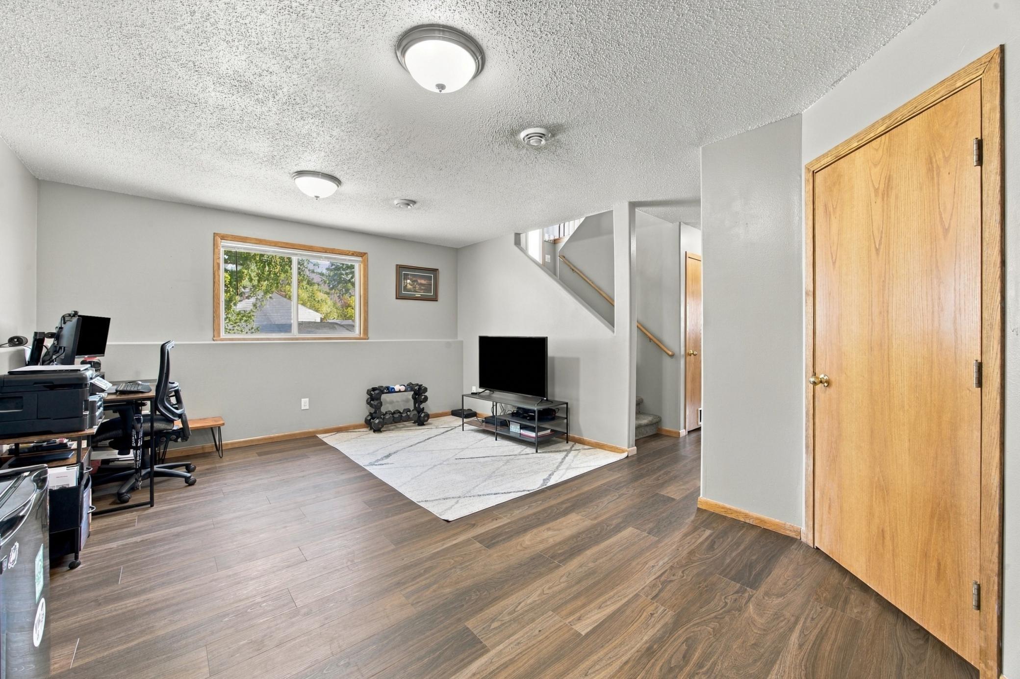 2004 twin home for sale at 1656 6 Street W in West Fargo, ND — 3 bed, 2 bath (photo 17 of 28)