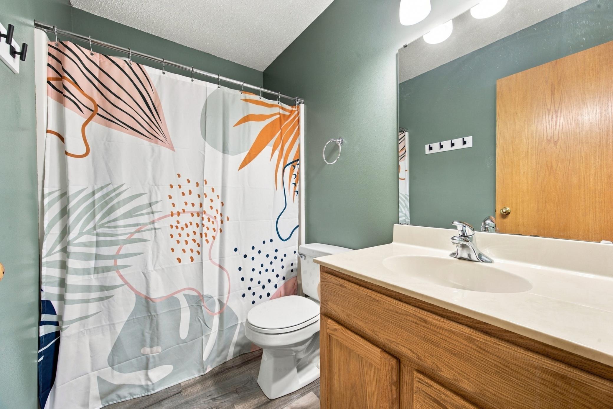 2004 twin home for sale at 1656 6 Street W in West Fargo, ND — 3 bed, 2 bath (photo 22 of 28)