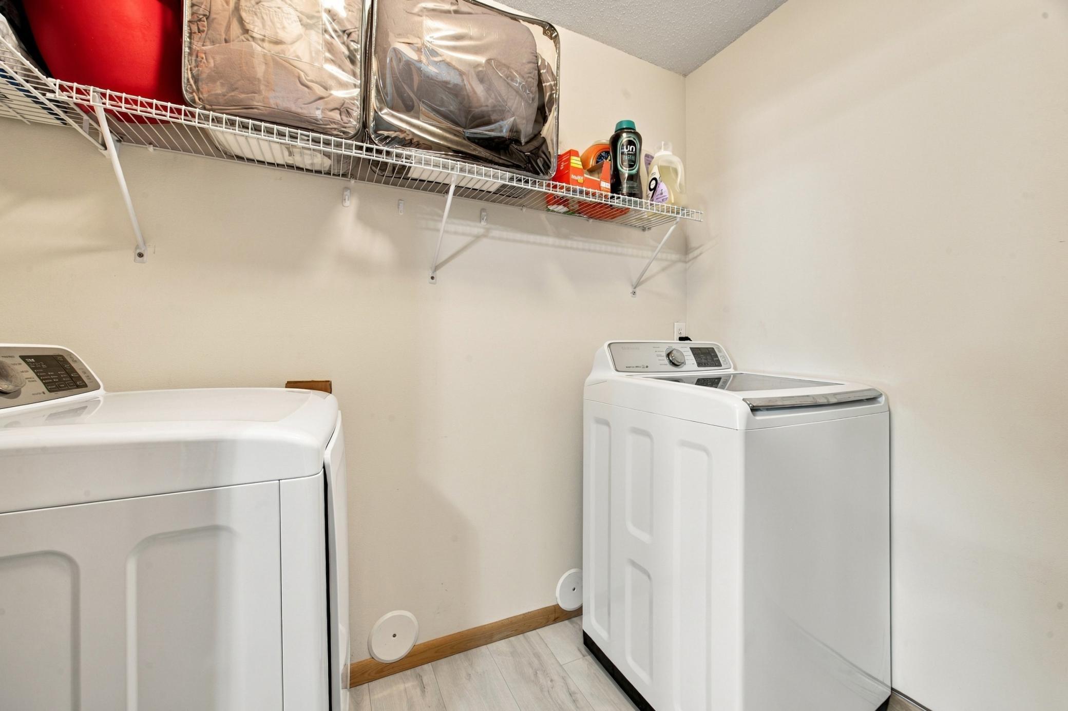 2004 twin home for sale at 1656 6 Street W in West Fargo, ND — 3 bed, 2 bath (photo 23 of 28)