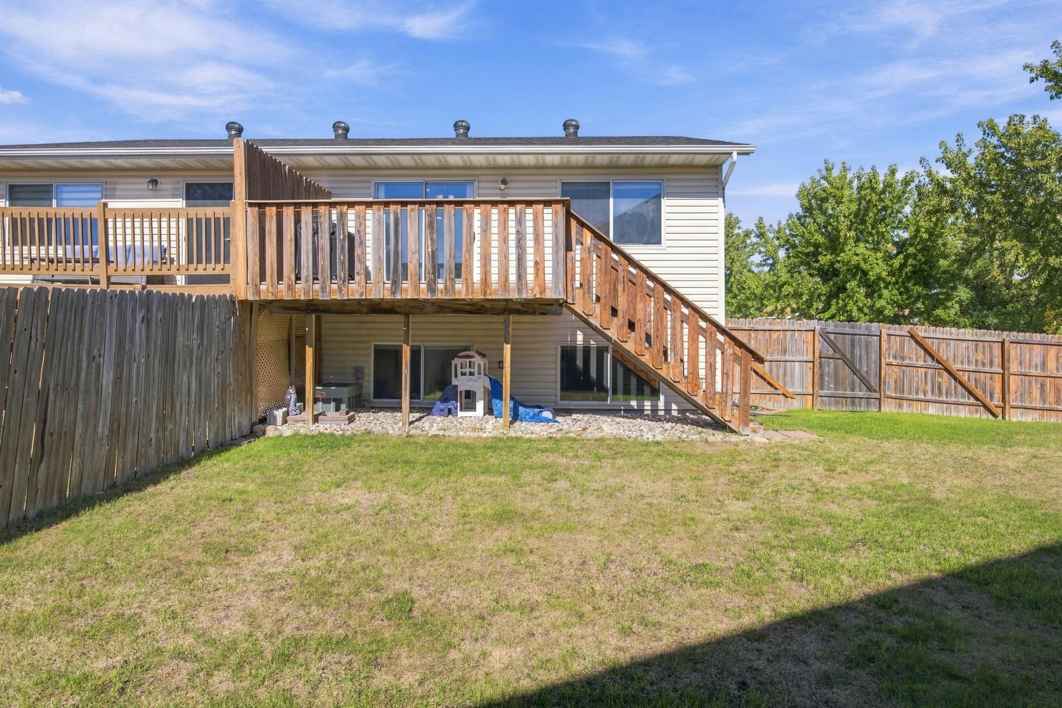 2004 twin home for sale at 1656 6 Street W in West Fargo, ND — 3 bed, 2 bath (photo 25 of 28)