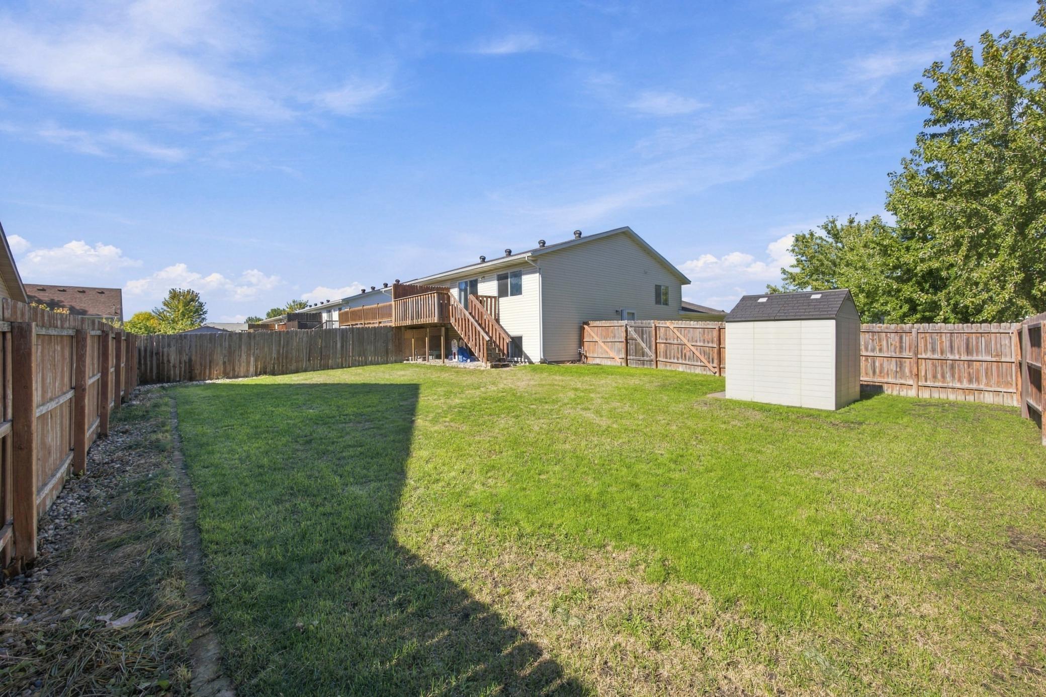 2004 twin home for sale at 1656 6 Street W in West Fargo, ND — 3 bed, 2 bath (photo 27 of 28)