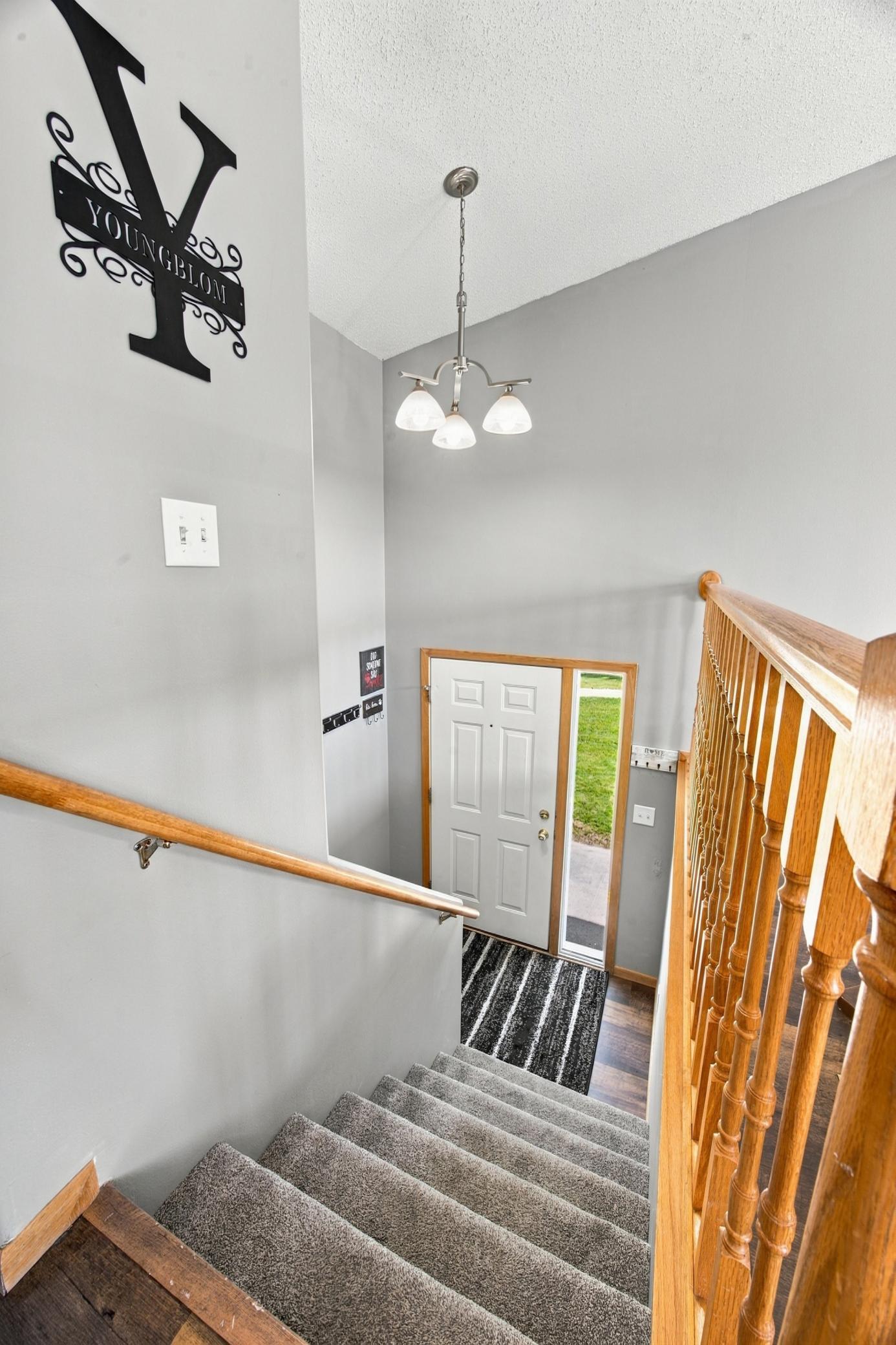 2004 twin home for sale at 1656 6 Street W in West Fargo, ND — 3 bed, 2 bath (photo 4 of 28)