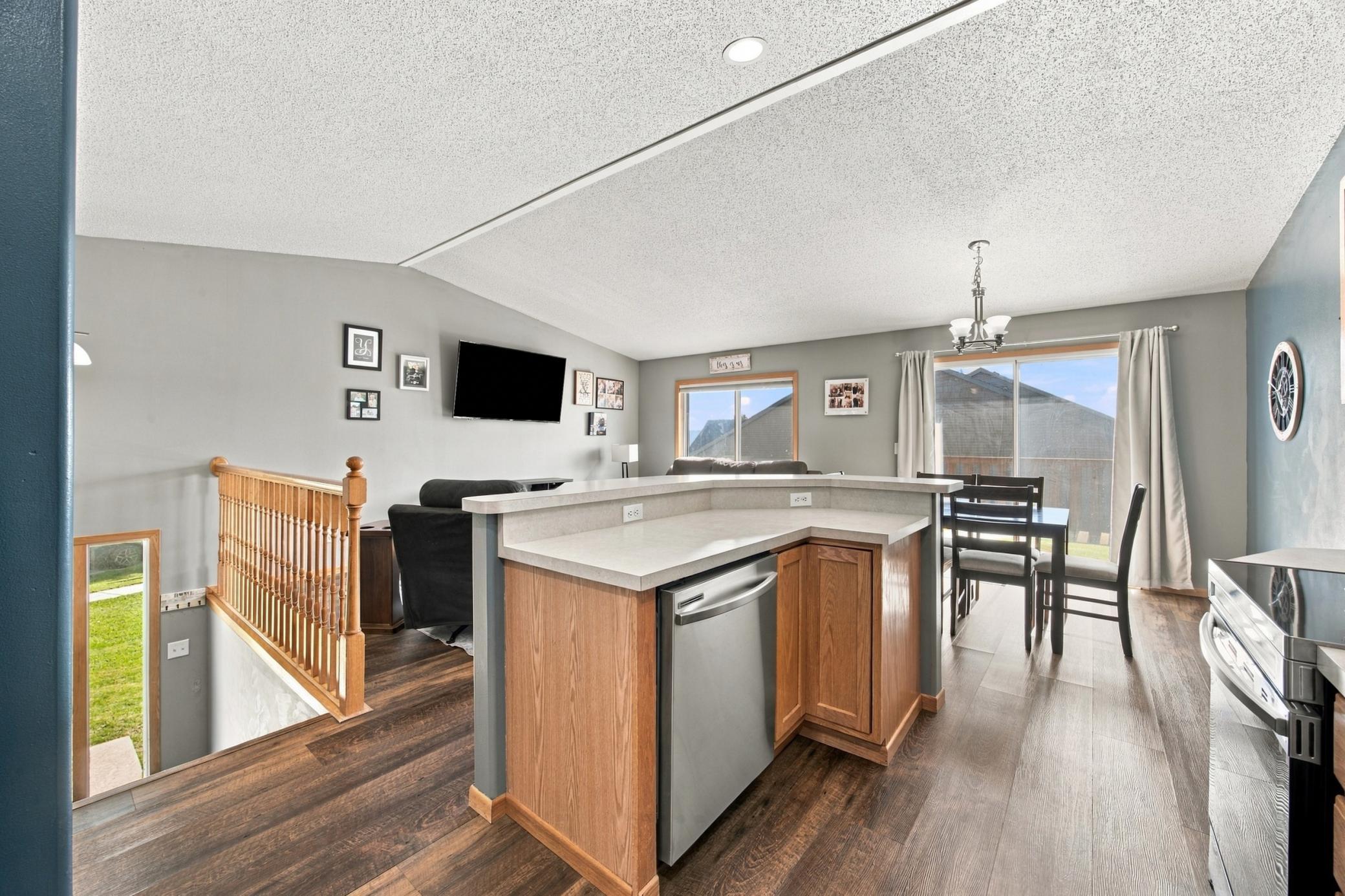 2004 twin home for sale at 1656 6 Street W in West Fargo, ND — 3 bed, 2 bath (photo 9 of 28)