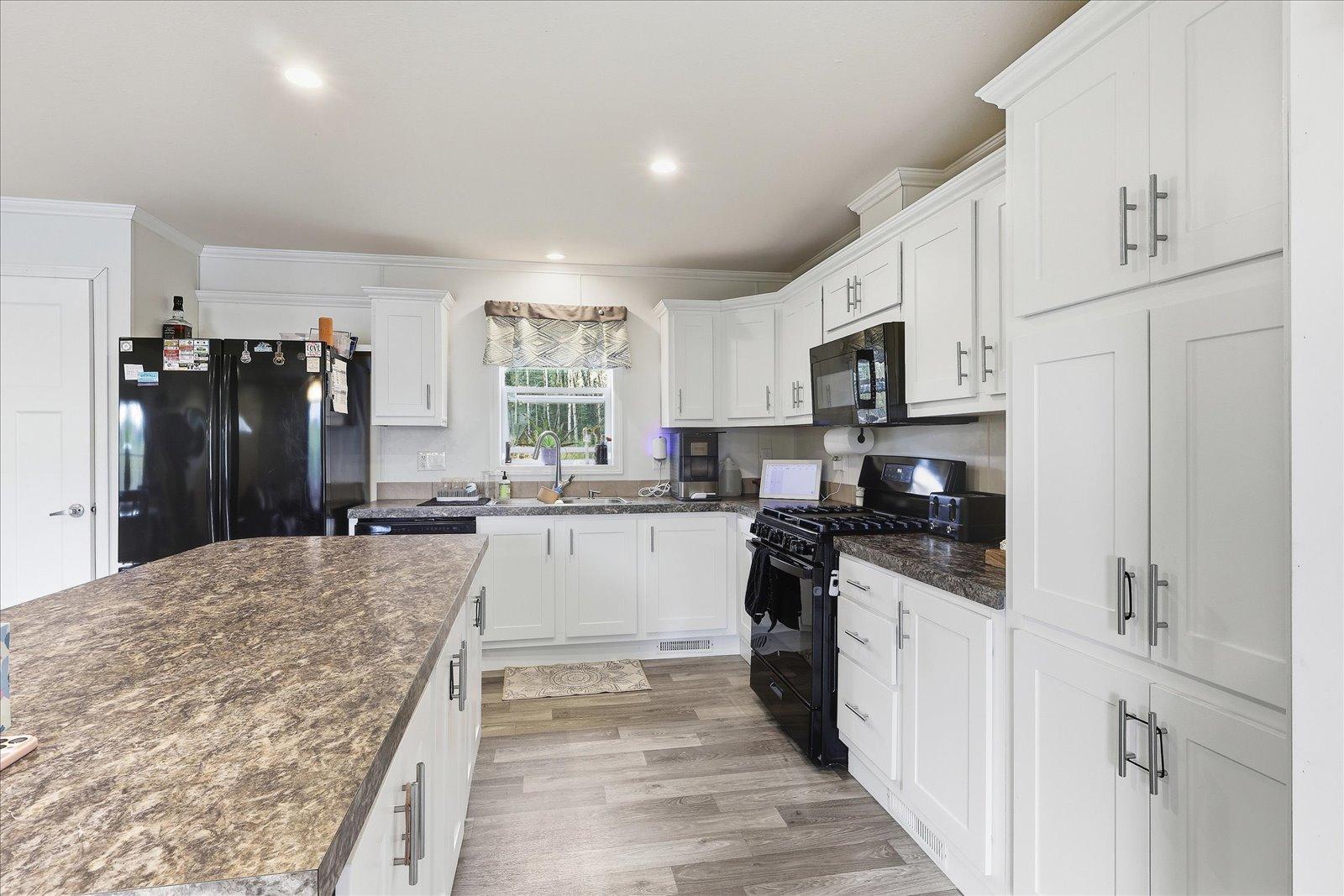 2021 single family home for sale at 41255 County Road 19 in Deer River, MN — 3 bed, 2 bath (photo 10 of 33)