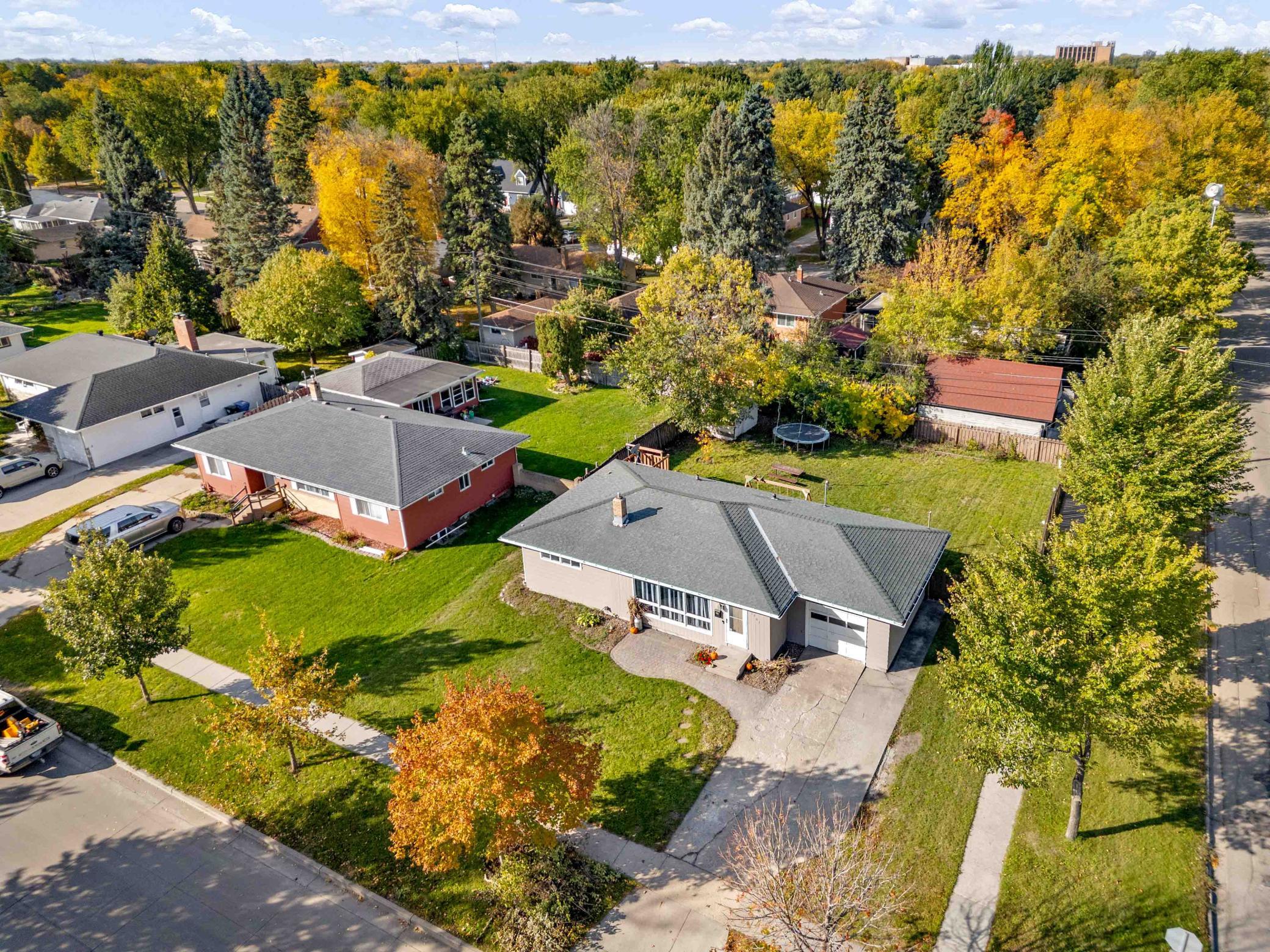 1956 single family home for sale at 1701 5th Street S in Fargo, ND — 3 bed, 2 bath (photo 2 of 34)