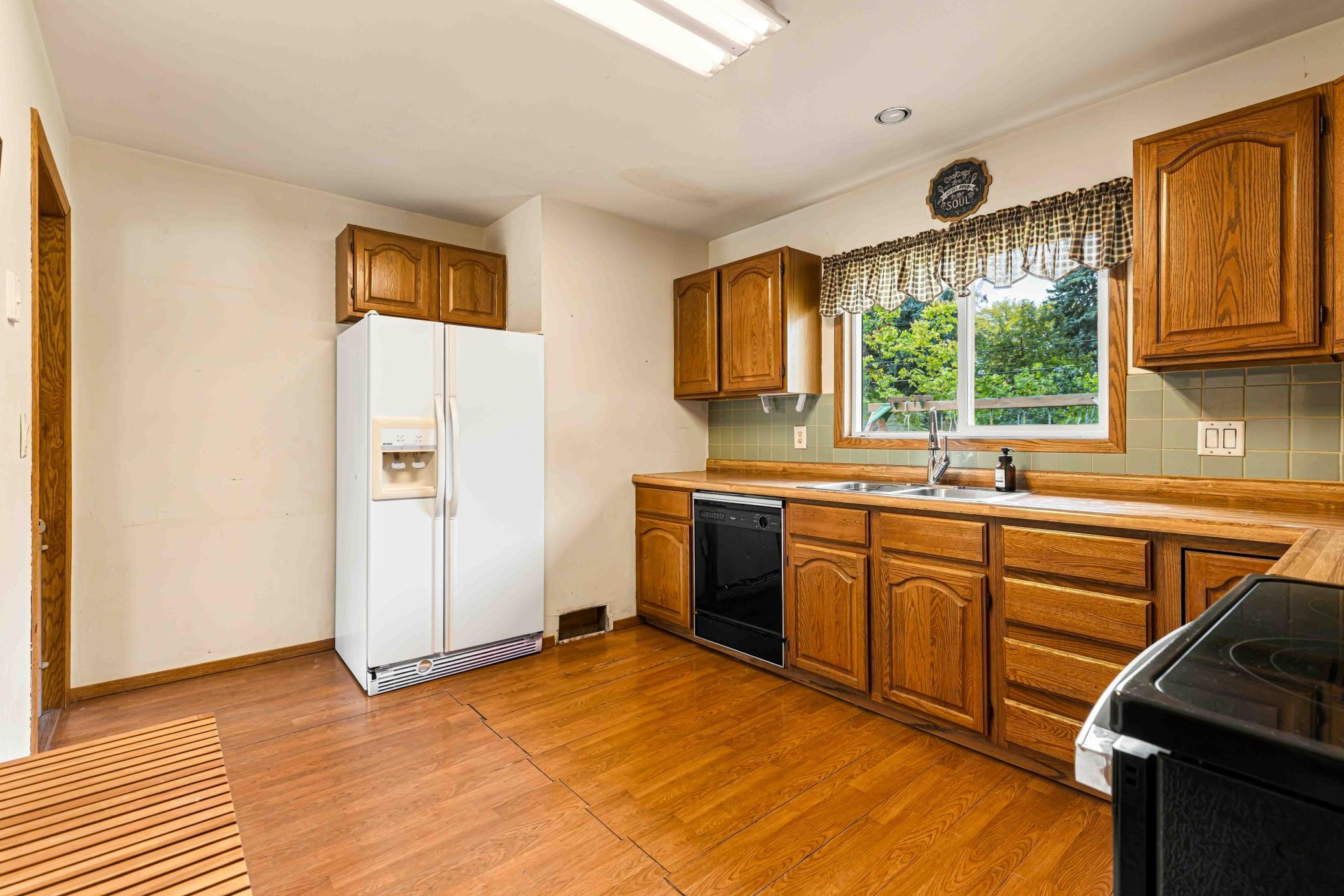 1956 single family home for sale at 1701 5th Street S in Fargo, ND — 3 bed, 2 bath (photo 14 of 34)