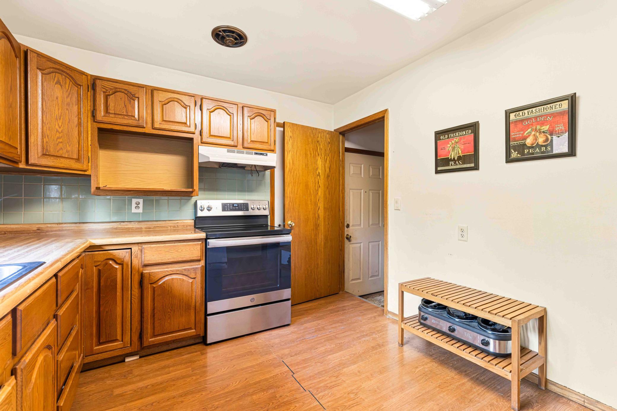 1956 single family home for sale at 1701 5th Street S in Fargo, ND — 3 bed, 2 bath (photo 15 of 34)
