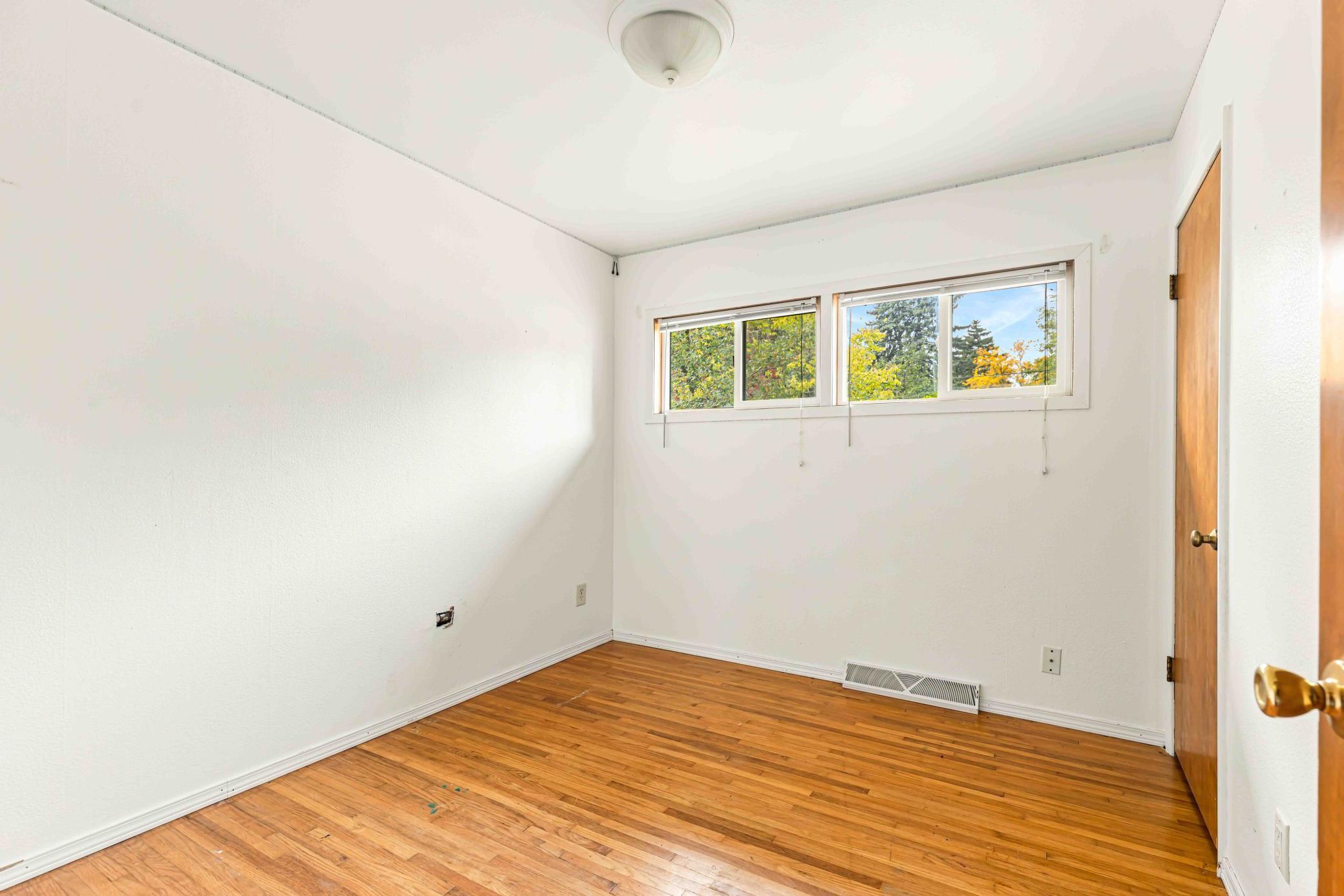 1956 single family home for sale at 1701 5th Street S in Fargo, ND — 3 bed, 2 bath (photo 18 of 34)