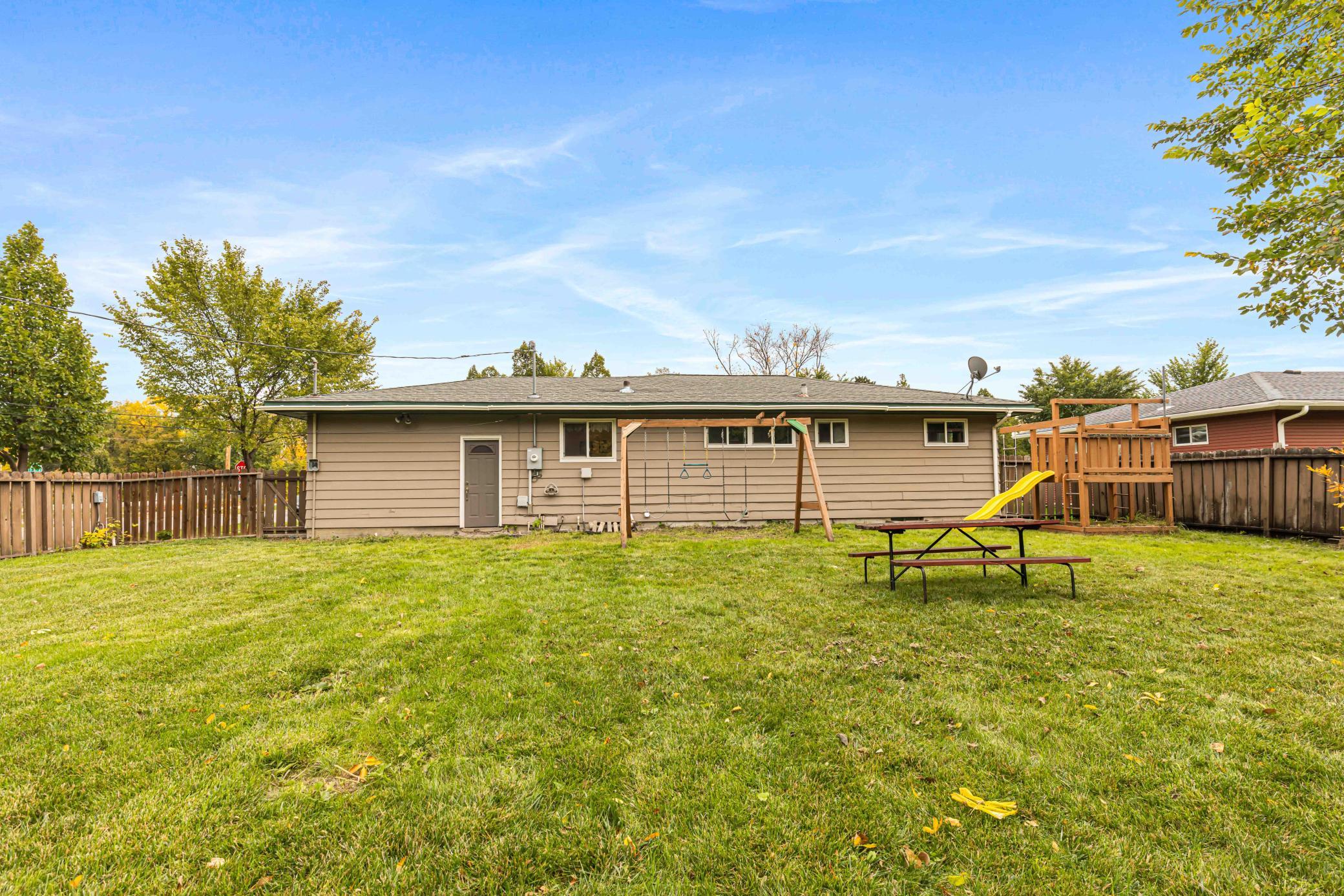 1956 single family home for sale at 1701 5th Street S in Fargo, ND — 3 bed, 2 bath (photo 23 of 34)