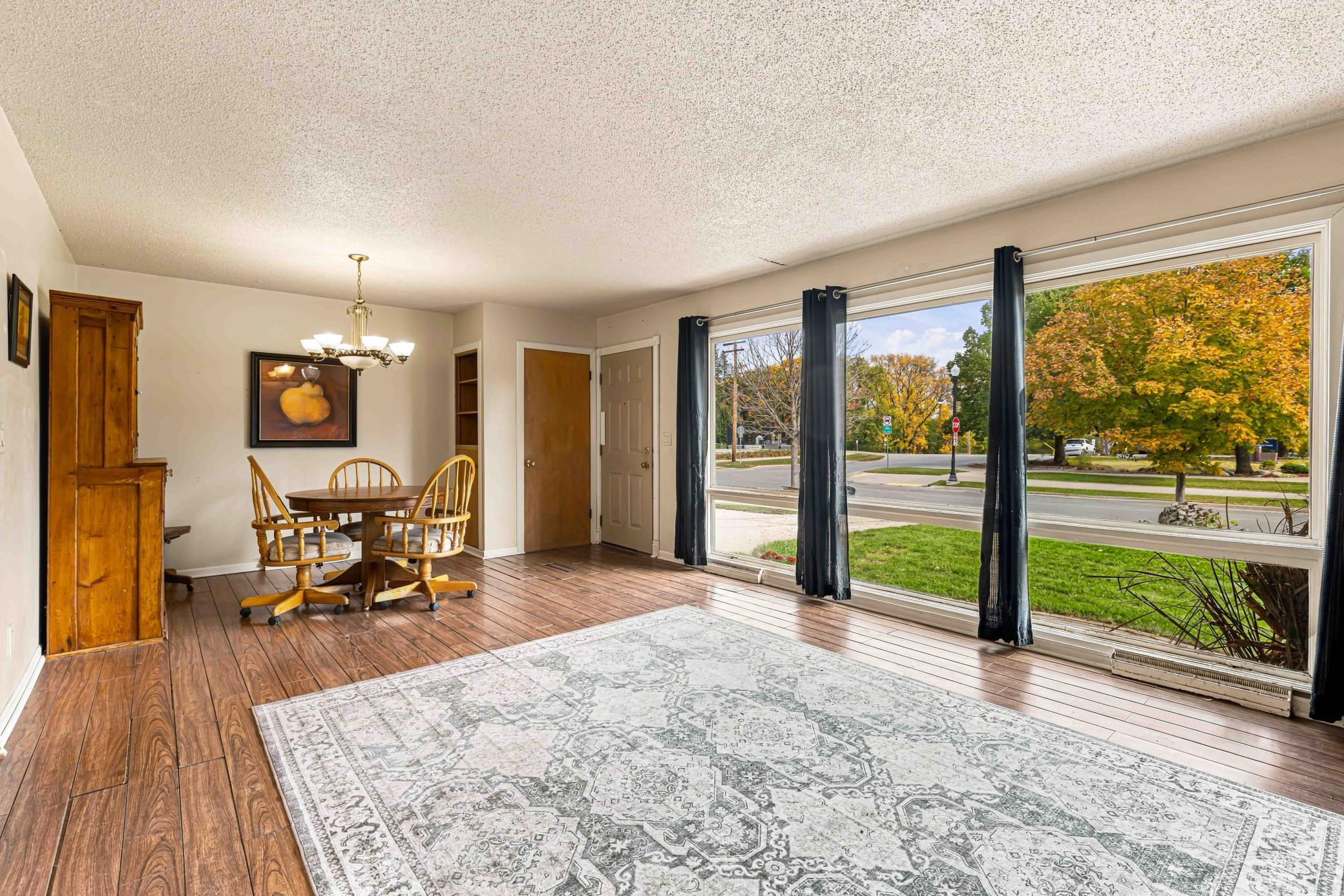 1956 single family home for sale at 1701 5th Street S in Fargo, ND — 3 bed, 2 bath (photo 7 of 34)