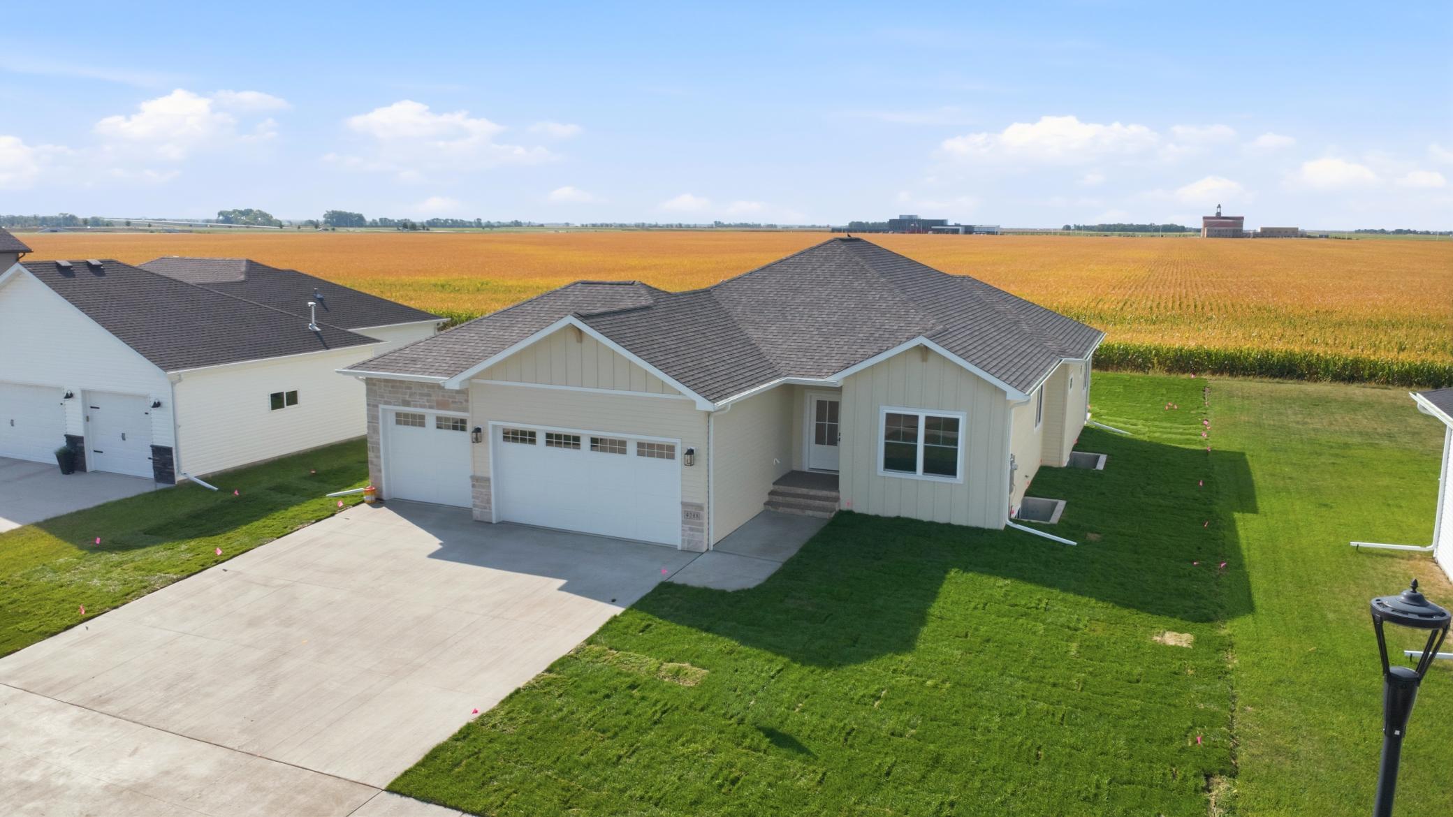 2025 single family home for sale at 4288 Pine Parkway S in Fargo, ND — 5 bed, 3 bath (photo 3 of 66)
