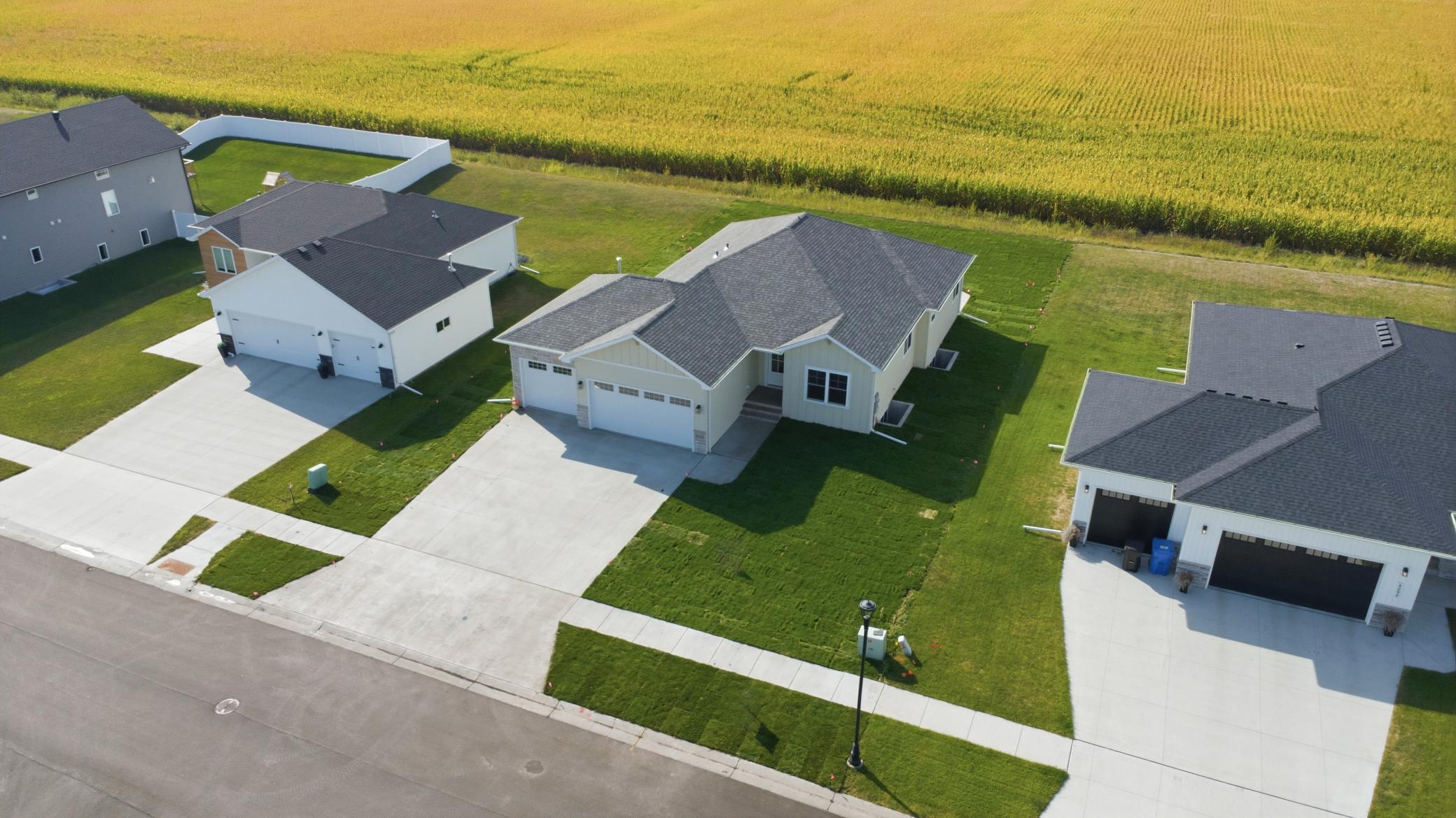 2025 single family home for sale at 4288 Pine Parkway S in Fargo, ND — 5 bed, 3 bath (photo 4 of 66)
