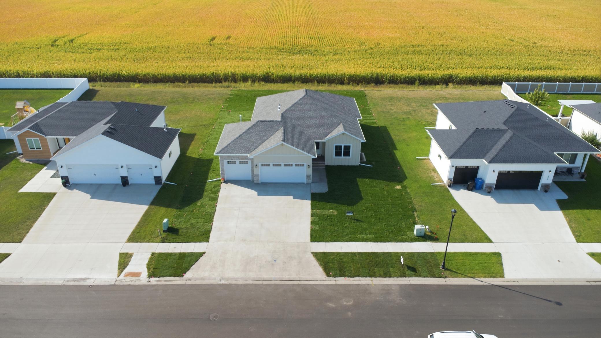 2025 single family home for sale at 4288 Pine Parkway S in Fargo, ND — 5 bed, 3 bath (photo 5 of 66)
