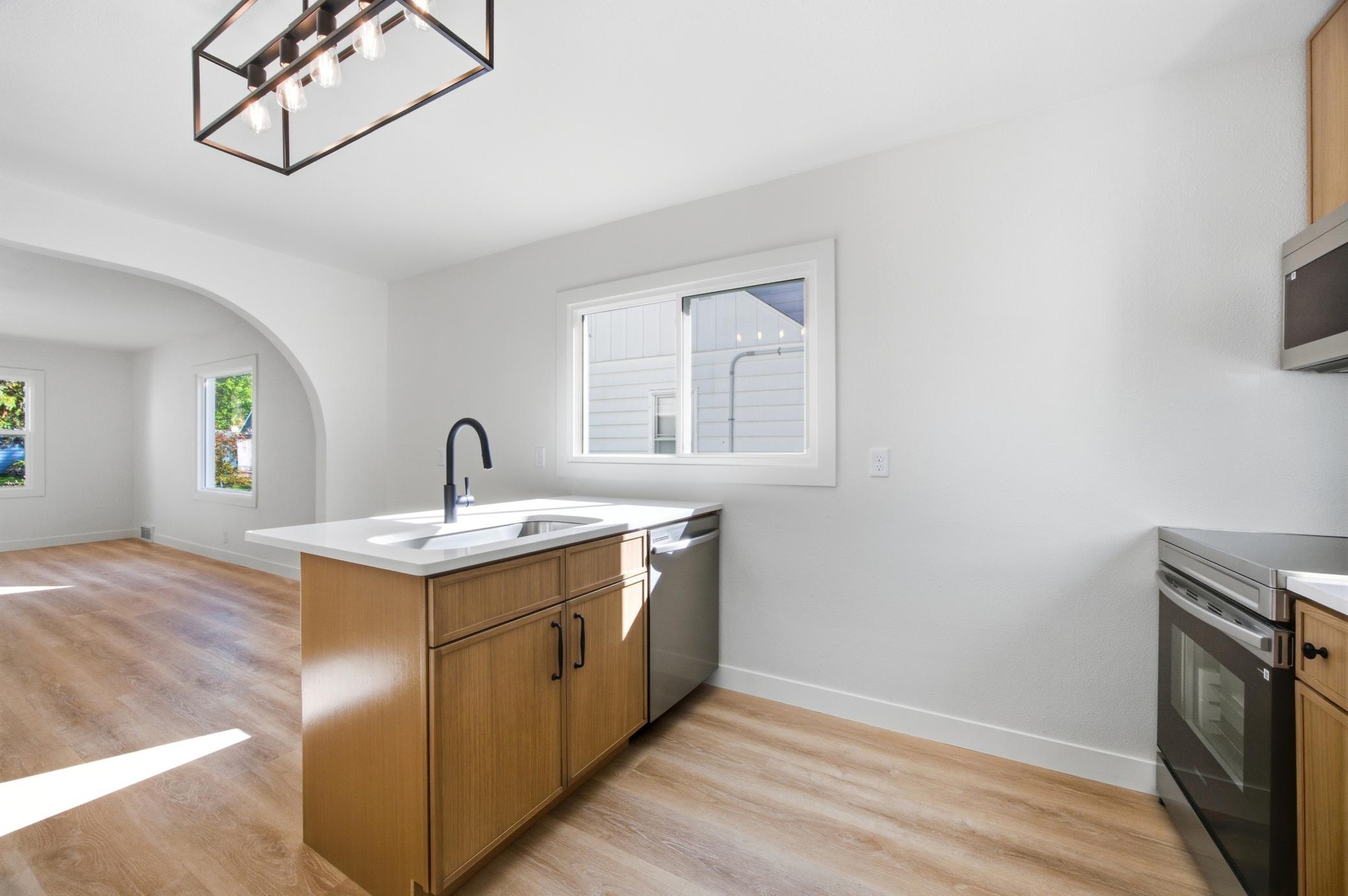 1946 single family home for sale at 631 11th Street N in Moorhead, MN — 3 bed, 2 bath (photo 13 of 33)