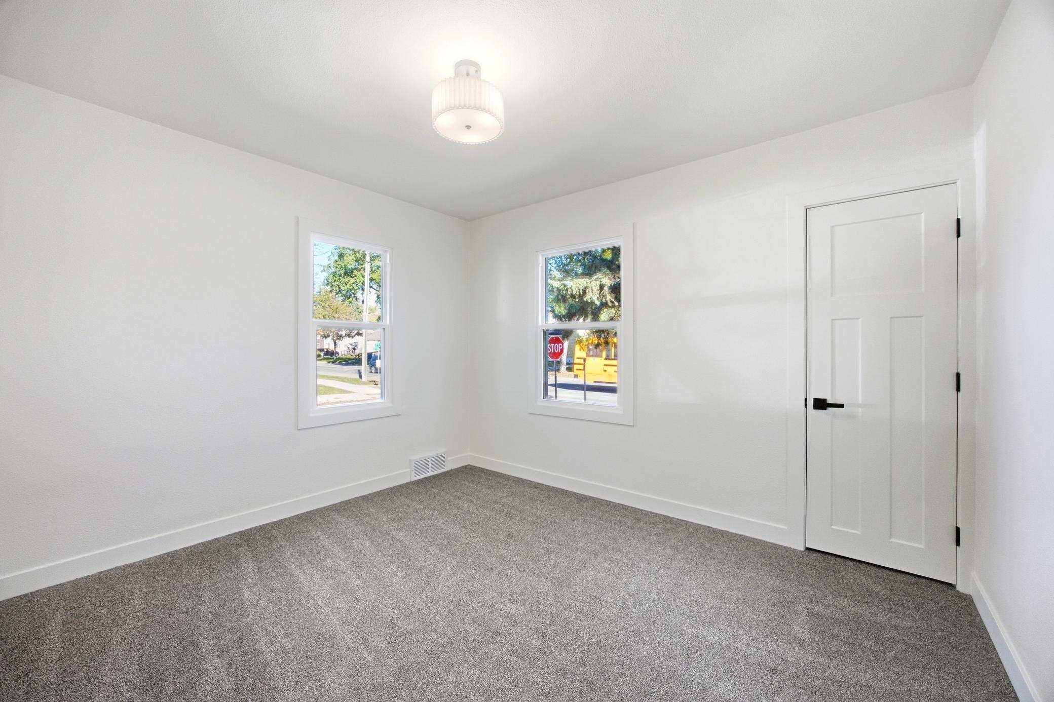 1946 single family home for sale at 631 11th Street N in Moorhead, MN — 3 bed, 2 bath (photo 18 of 33)