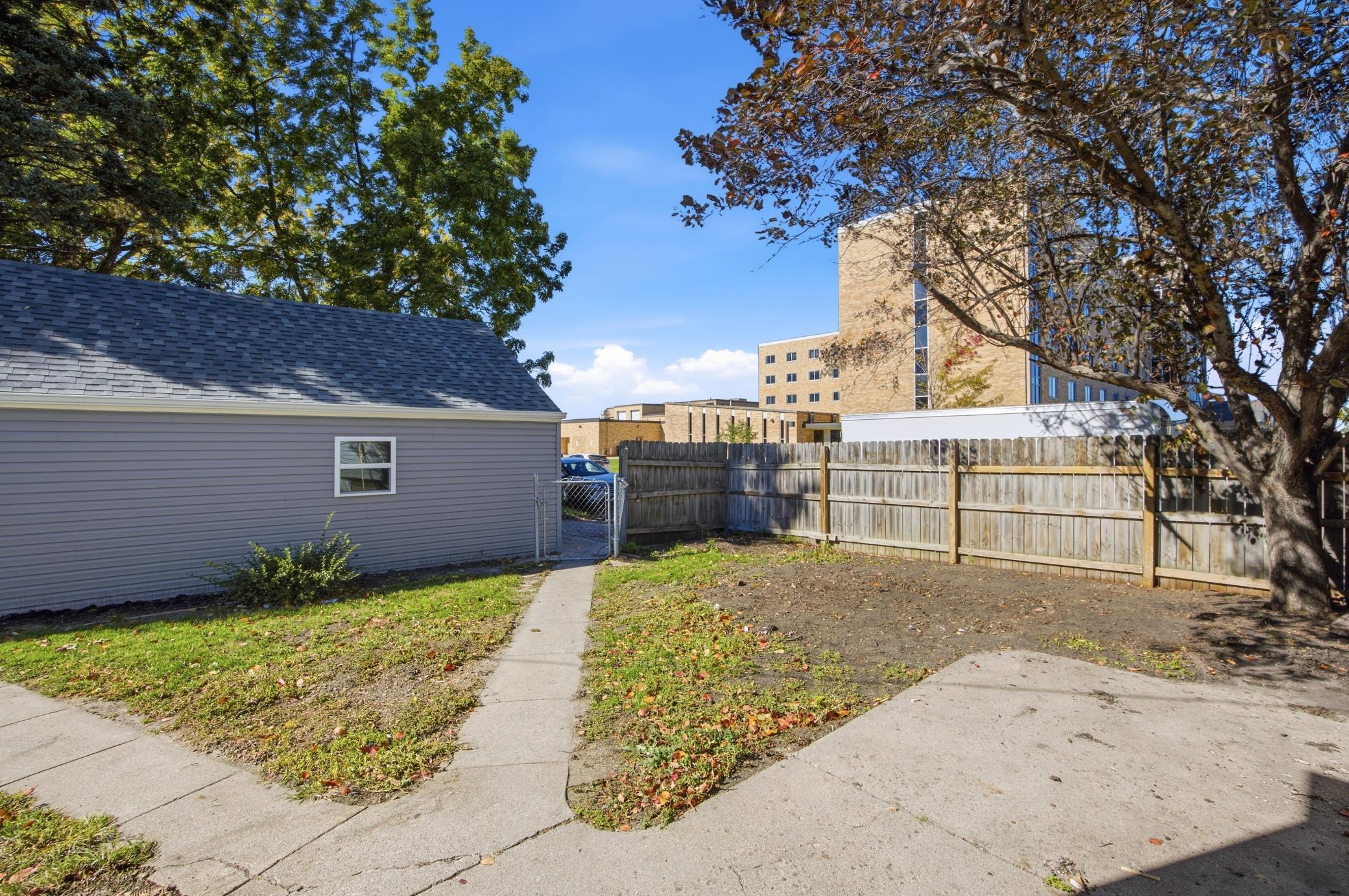 1946 single family home for sale at 631 11th Street N in Moorhead, MN — 3 bed, 2 bath (photo 30 of 33)