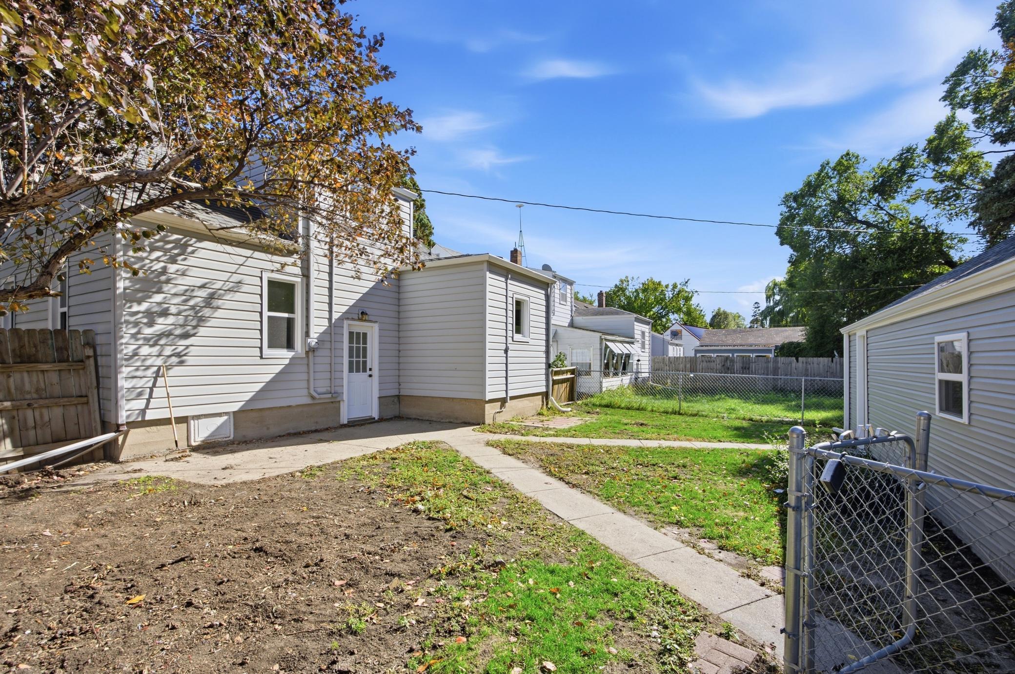 1946 single family home for sale at 631 11th Street N in Moorhead, MN — 3 bed, 2 bath (photo 32 of 33)