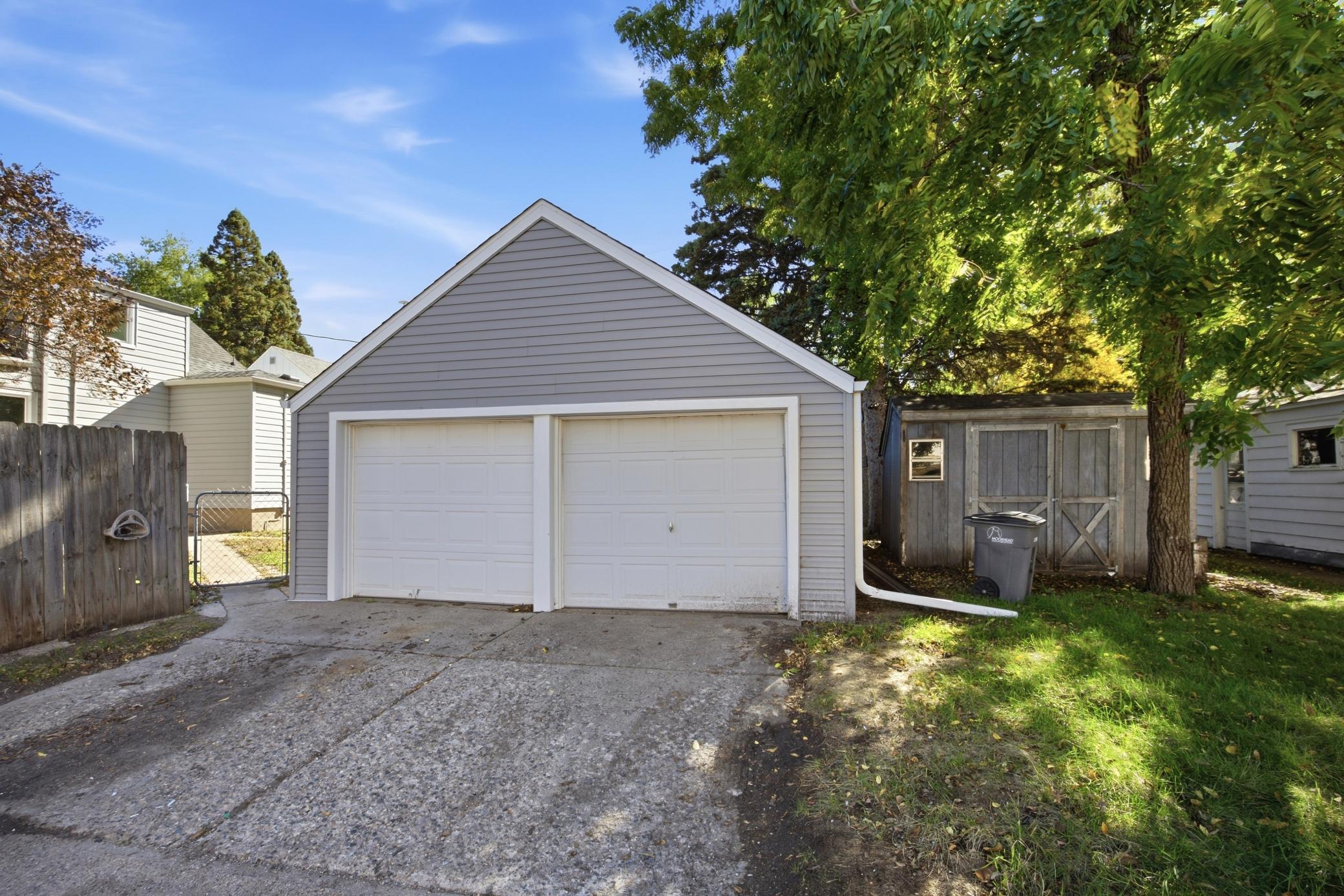 1946 single family home for sale at 631 11th Street N in Moorhead, MN — 3 bed, 2 bath (photo 33 of 33)