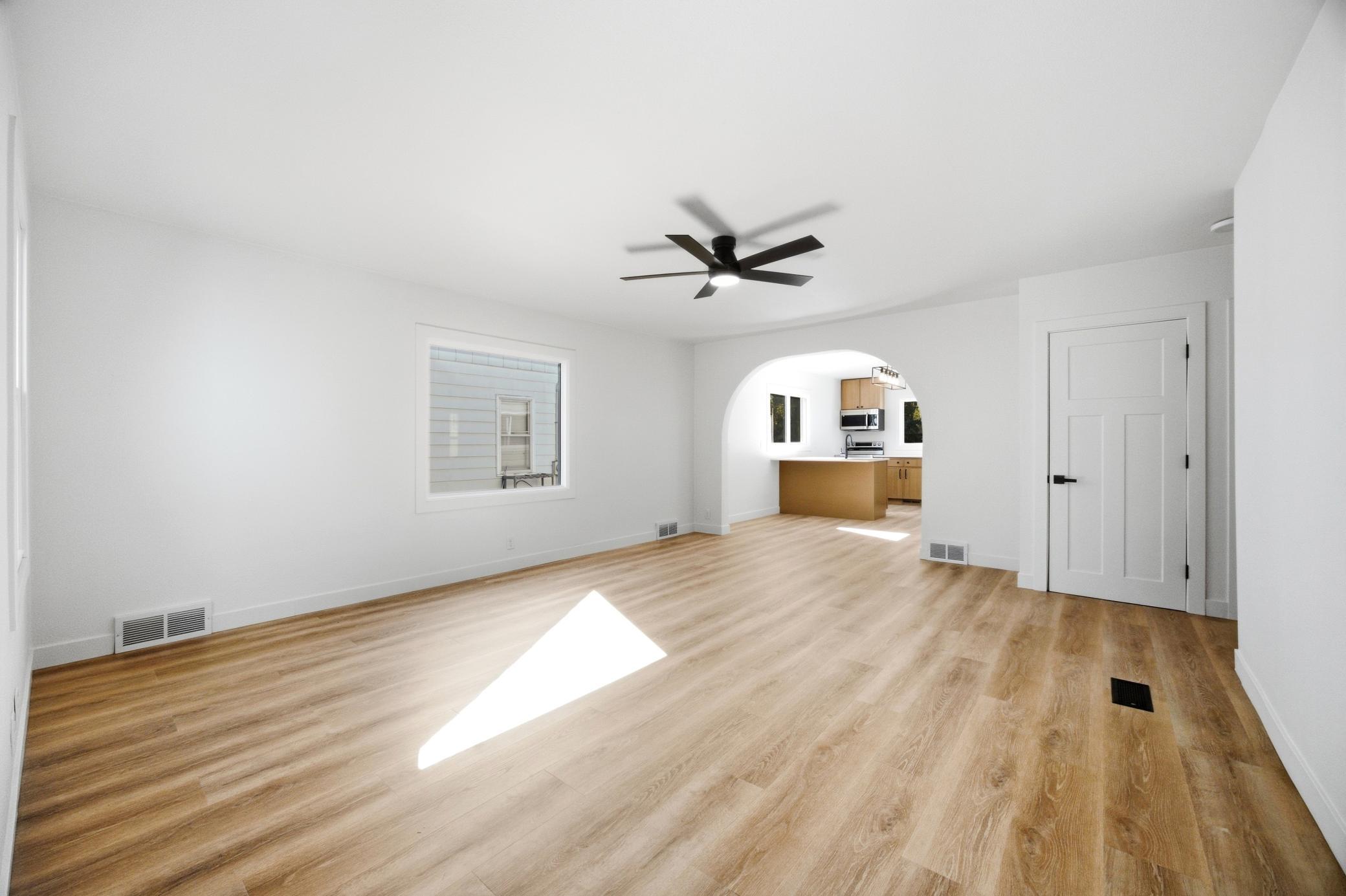 1946 single family home for sale at 631 11th Street N in Moorhead, MN — 3 bed, 2 bath (photo 5 of 33)