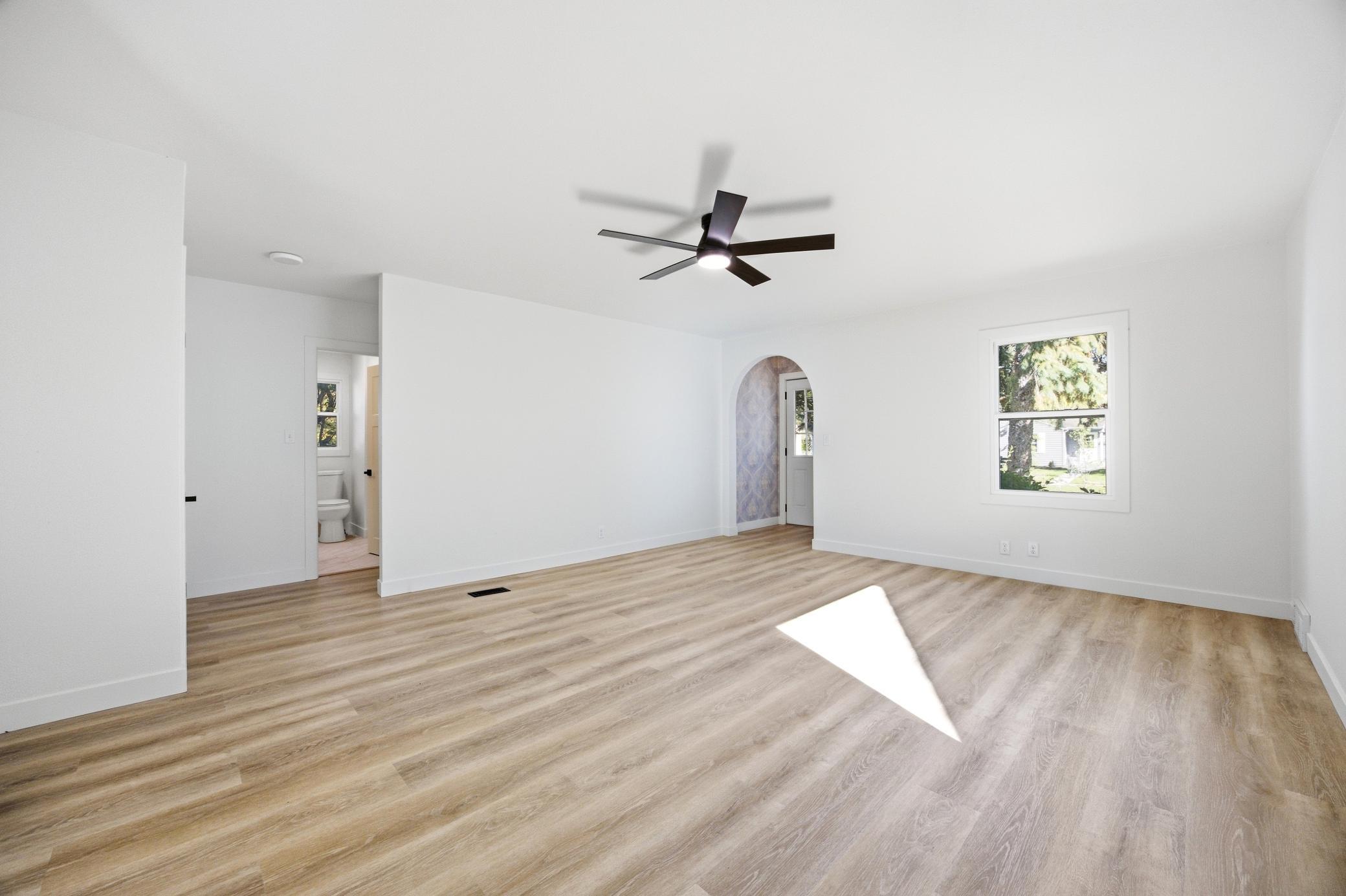 1946 single family home for sale at 631 11th Street N in Moorhead, MN — 3 bed, 2 bath (photo 7 of 33)
