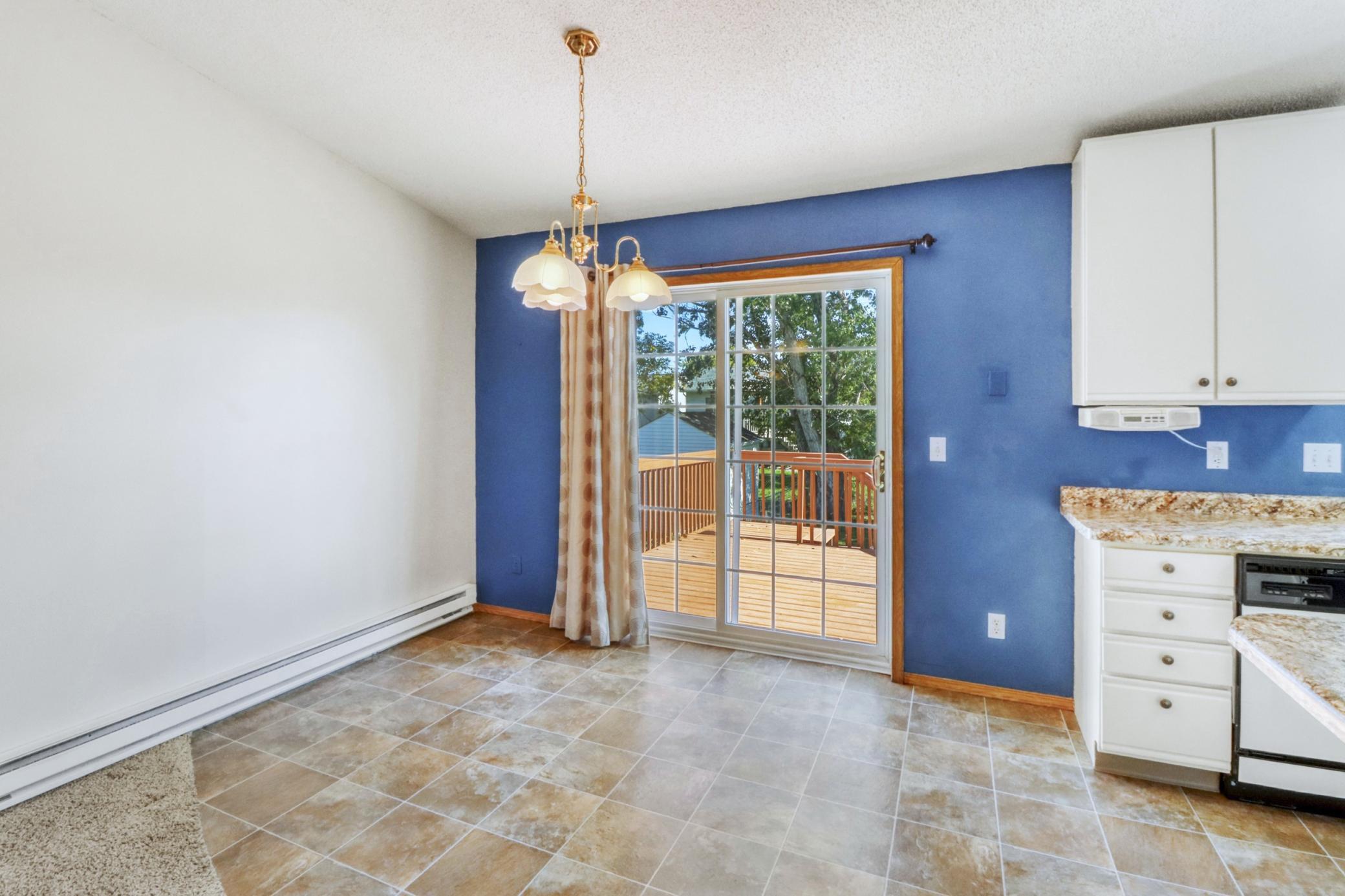 1997 single family home for sale at 770 49th Street S in Fargo, ND — 4 bed, 2 bath (photo 12 of 46)