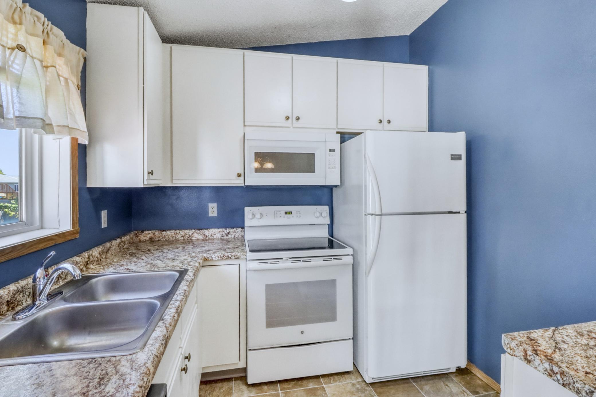 1997 single family home for sale at 770 49th Street S in Fargo, ND — 4 bed, 2 bath (photo 13 of 46)