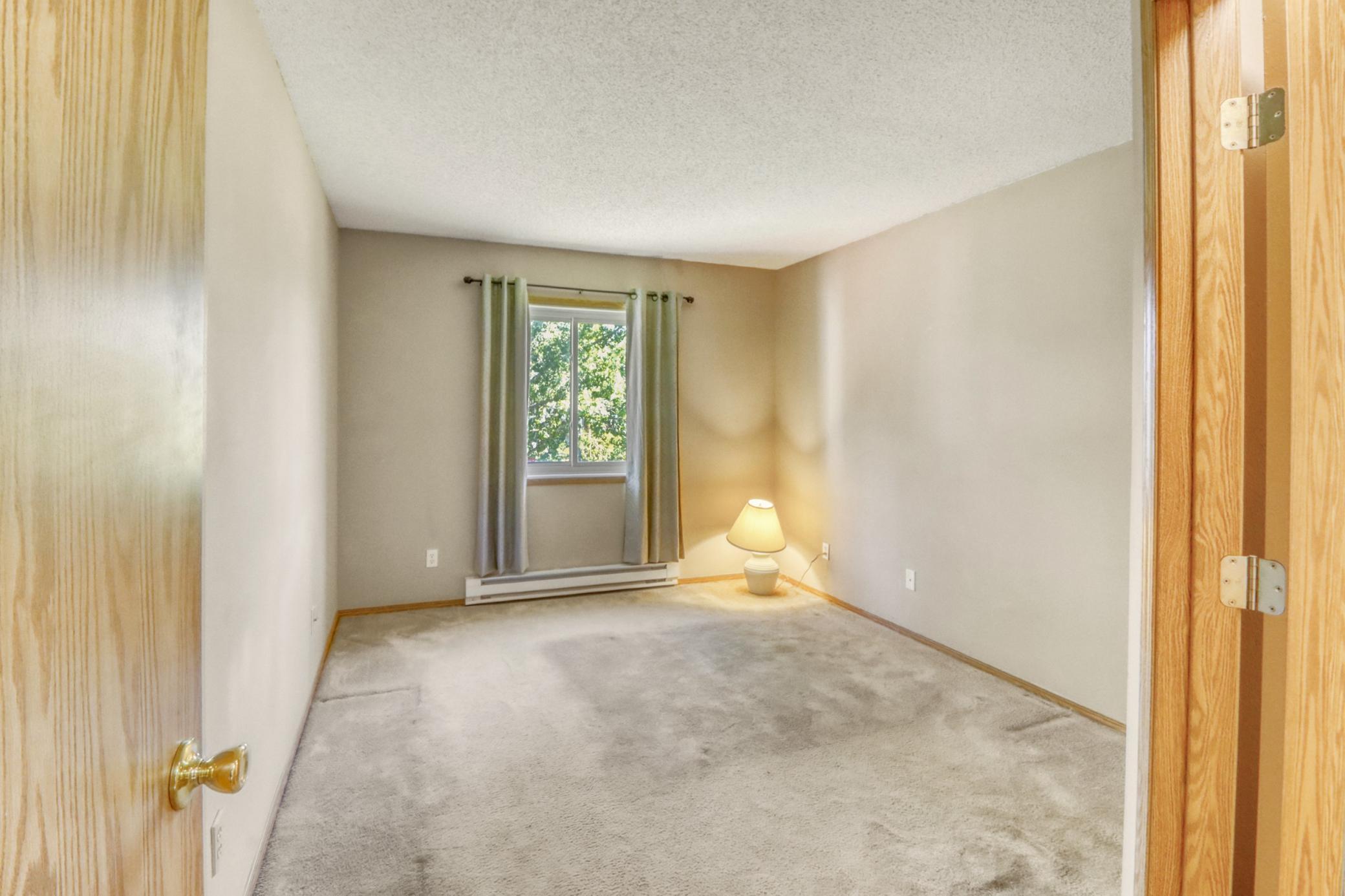1997 single family home for sale at 770 49th Street S in Fargo, ND — 4 bed, 2 bath (photo 20 of 46)