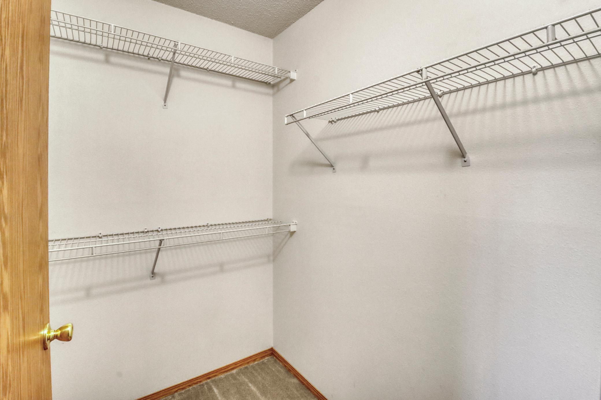 1997 single family home for sale at 770 49th Street S in Fargo, ND — 4 bed, 2 bath (photo 23 of 46)