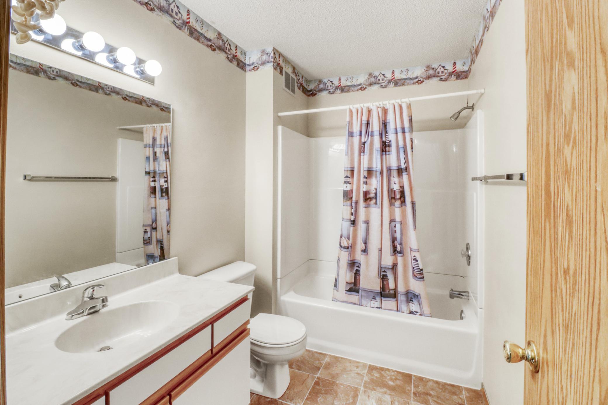 1997 single family home for sale at 770 49th Street S in Fargo, ND — 4 bed, 2 bath (photo 30 of 46)