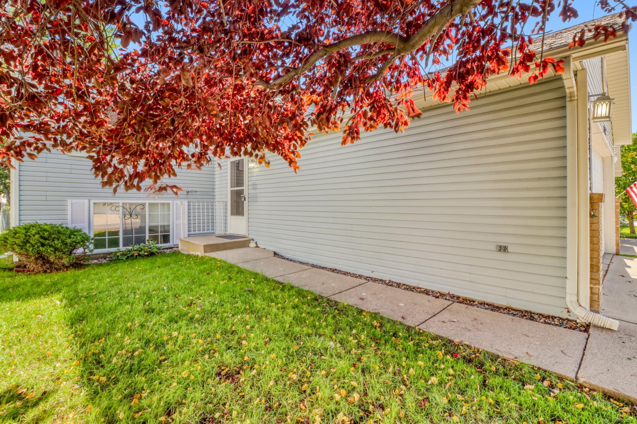 1997 single family home for sale at 770 49th Street S in Fargo, ND — 4 bed, 2 bath (photo 4 of 46)