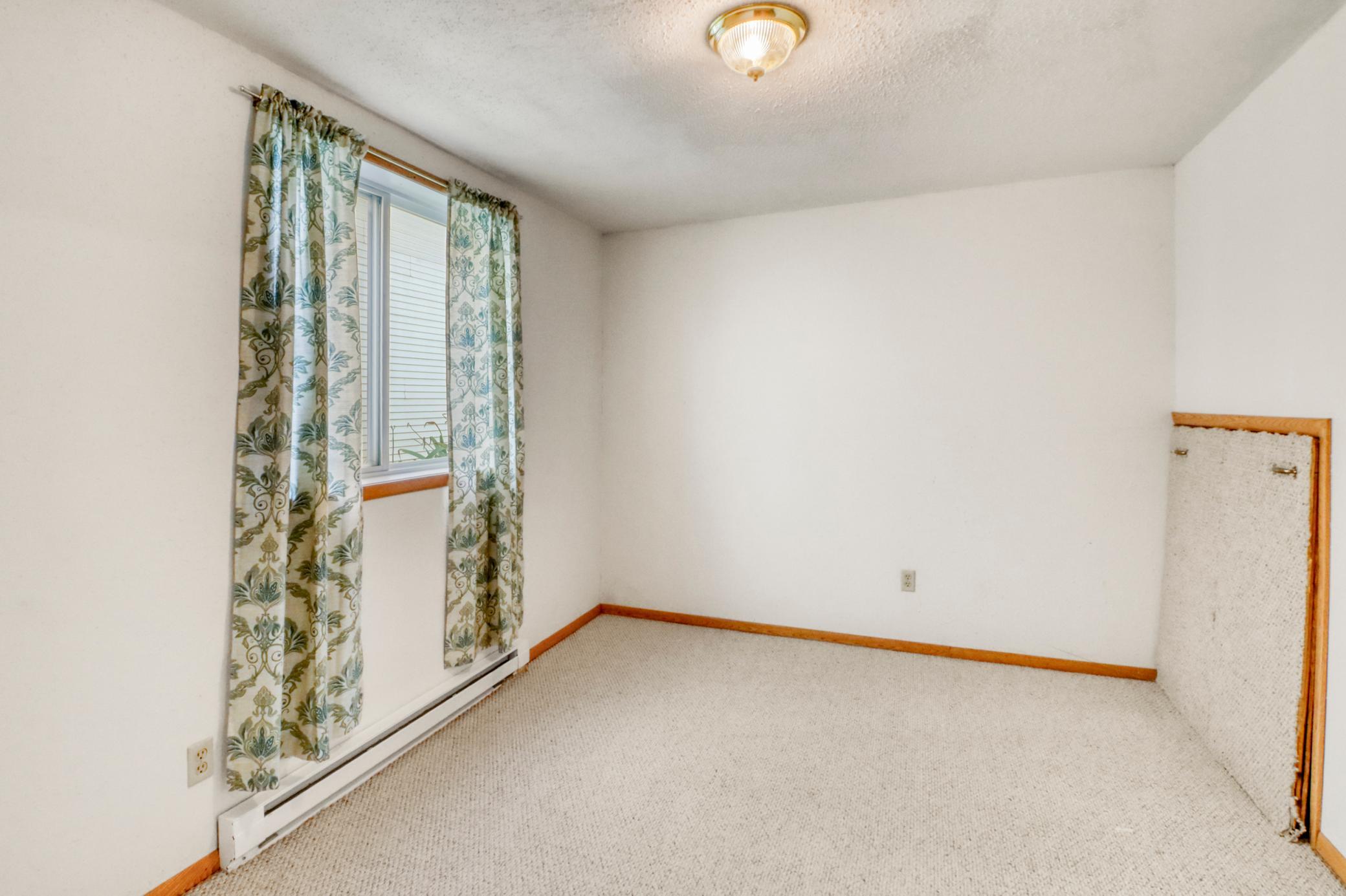 1997 single family home for sale at 770 49th Street S in Fargo, ND — 4 bed, 2 bath (photo 33 of 46)