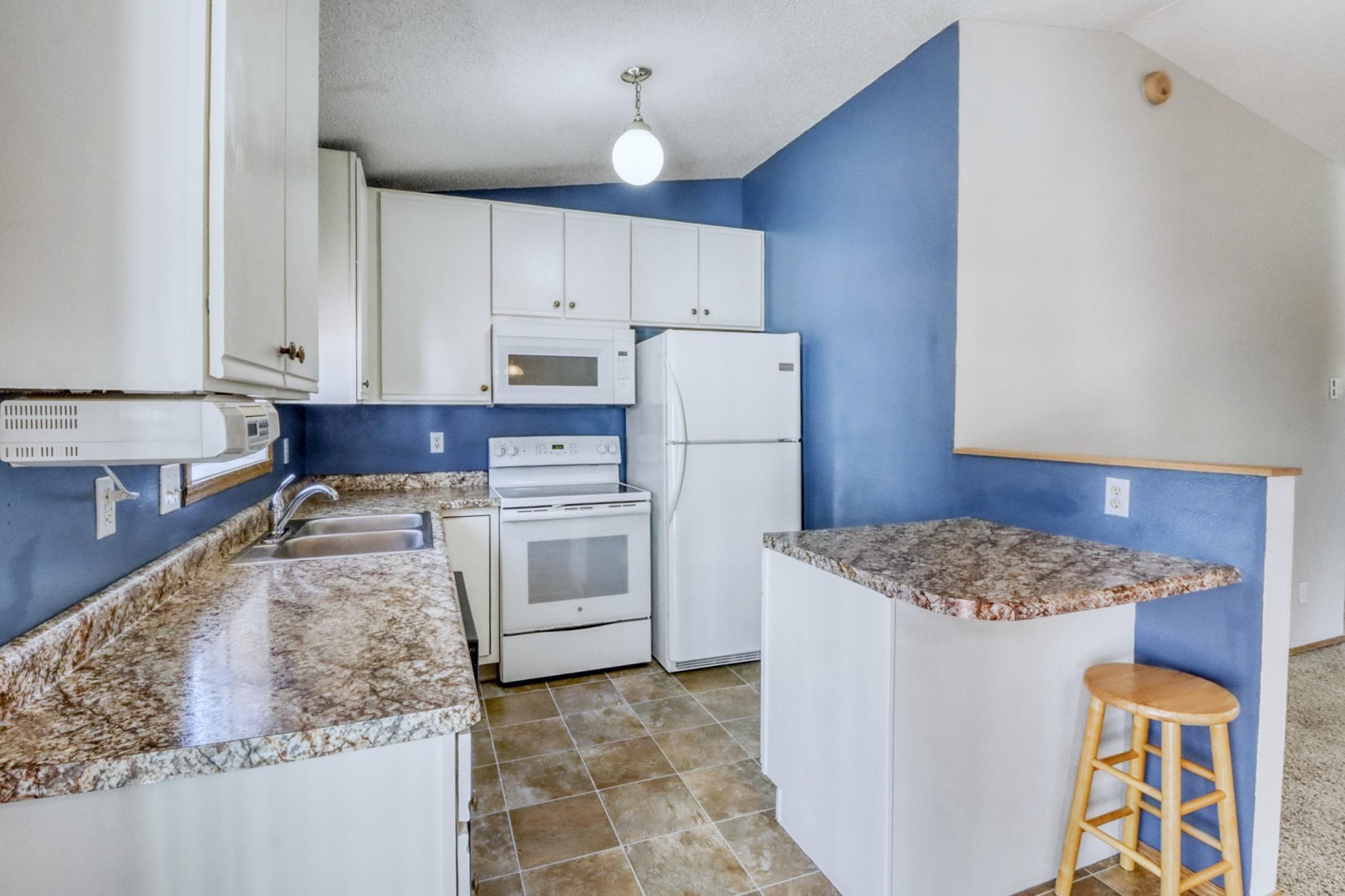 1997 single family home for sale at 770 49th Street S in Fargo, ND — 4 bed, 2 bath (photo 10 of 46)