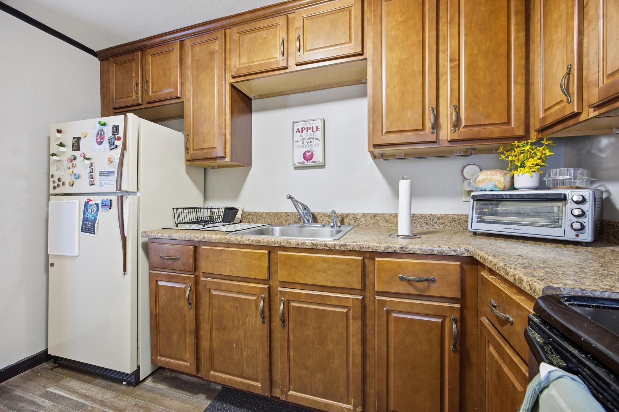 1906 triplex for sale at 702 21st Street S in Fargo, ND — 6 bed, 3 bath (photo 22 of 25)