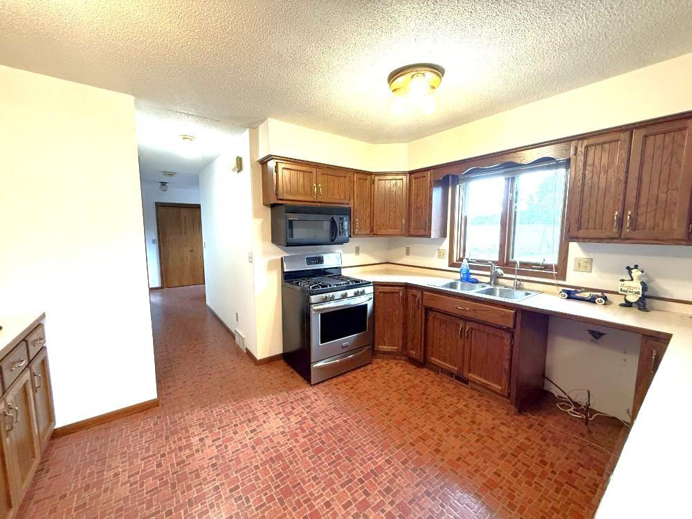 1986 single family home for sale at 3251 200th Street in Rothsay, MN — 4 bed, 2 bath (photo 17 of 43)