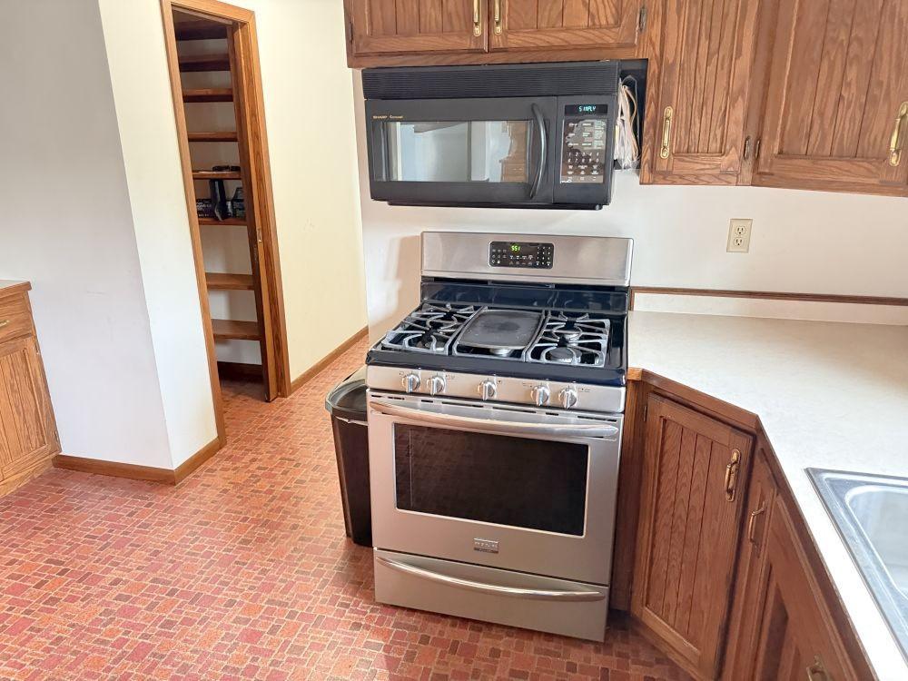 1986 single family home for sale at 3251 200th Street in Rothsay, MN — 4 bed, 2 bath (photo 19 of 43)