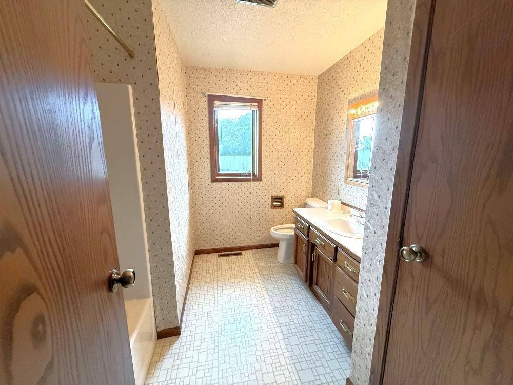 1986 single family home for sale at 3251 200th Street in Rothsay, MN — 4 bed, 2 bath (photo 26 of 43)