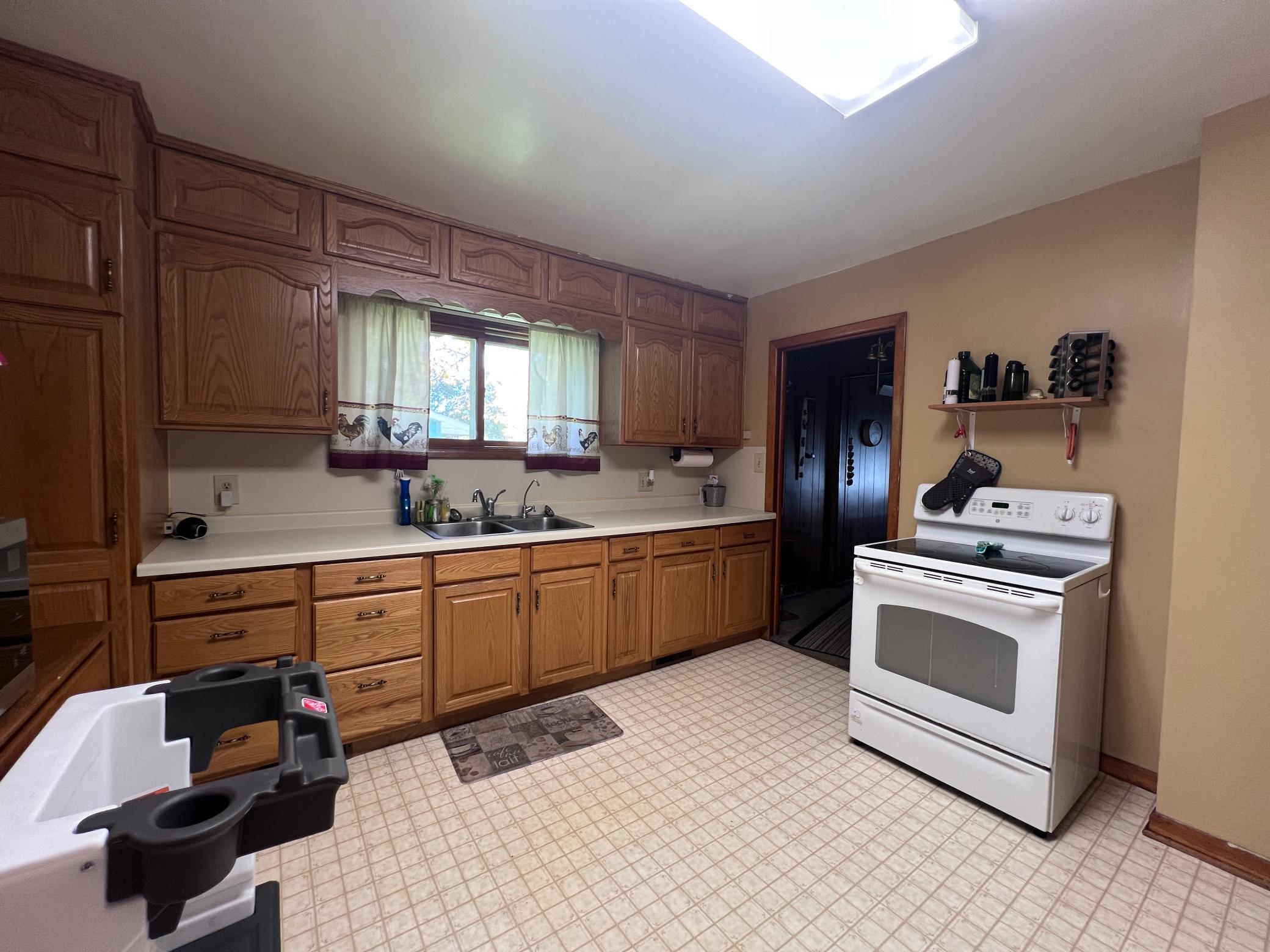1920 single family home for sale at 216 2nd Street SE in Sebeka, MN — 2 bed, 1 bath (photo 6 of 12)