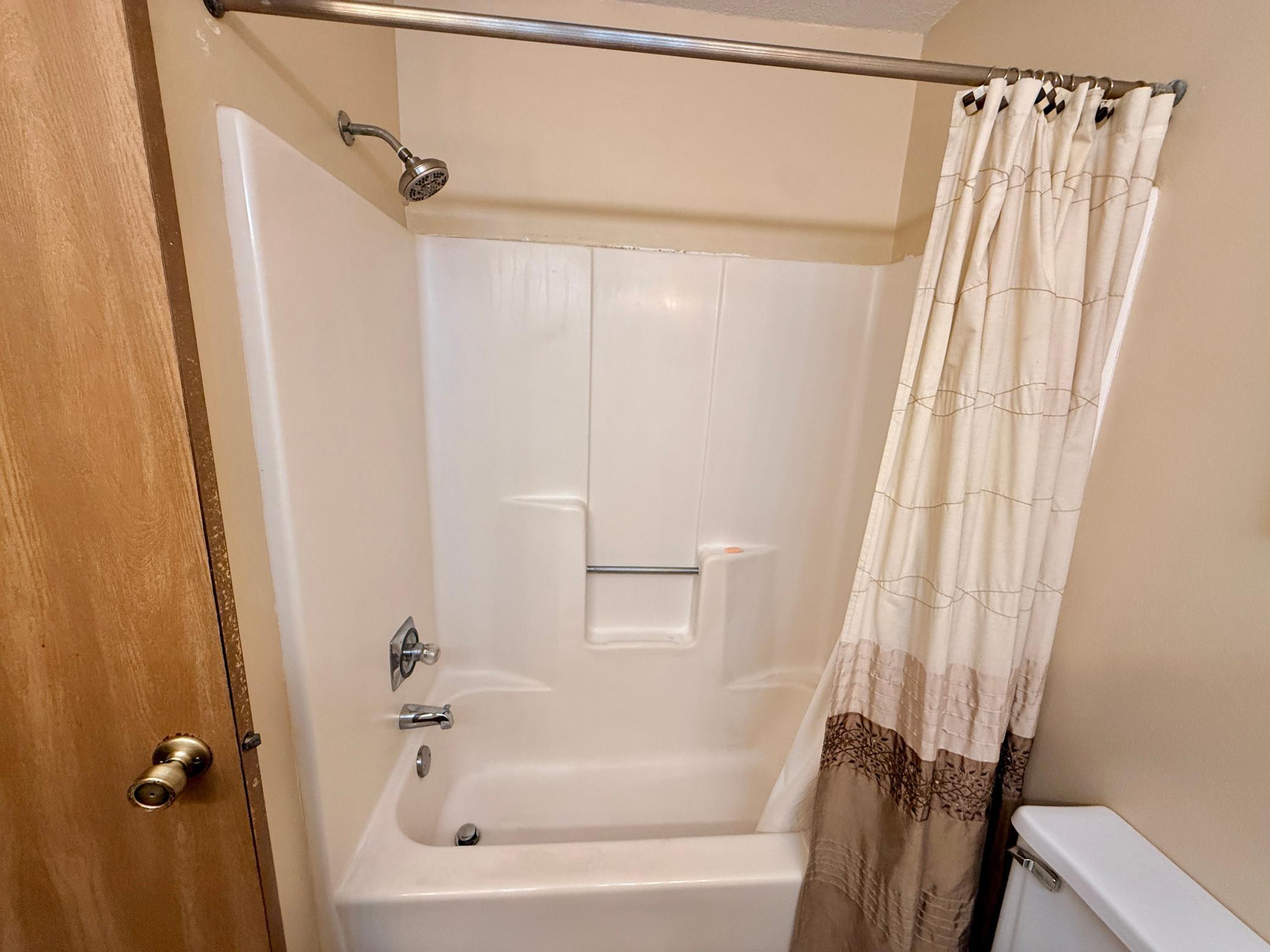 1988 single family home for sale at 350 6th Street NE in Perham, MN — 3 bed, 3 bath (photo 17 of 34)