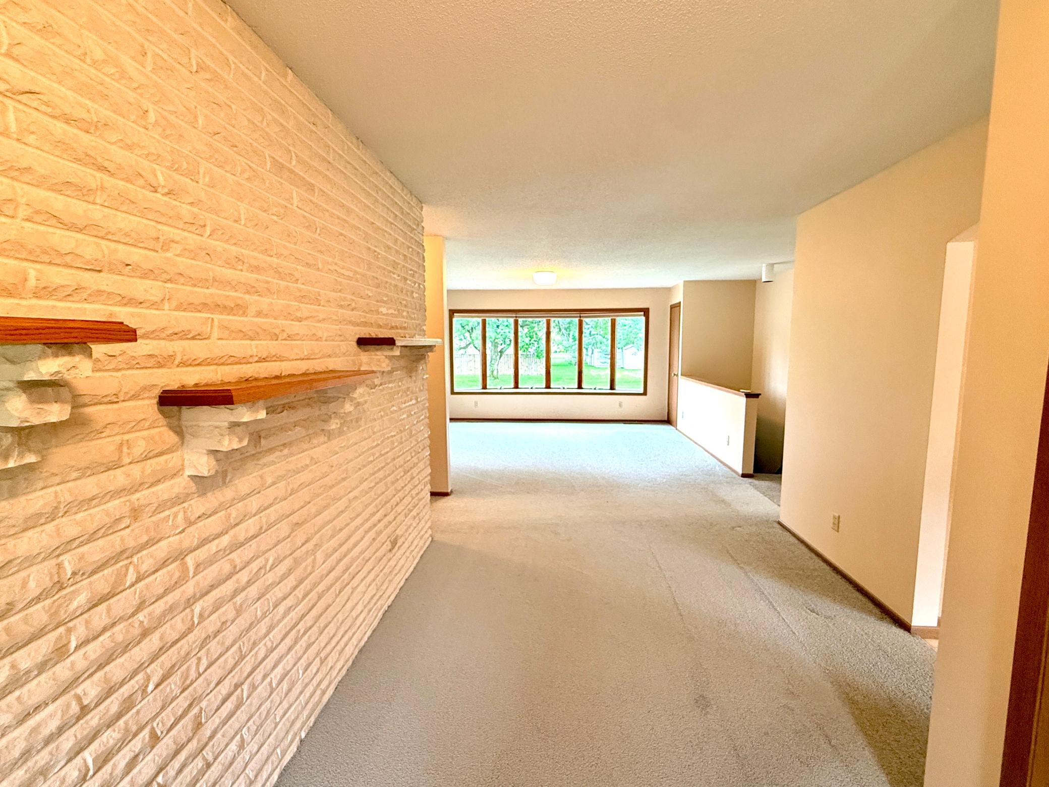 1988 single family home for sale at 350 6th Street NE in Perham, MN — 3 bed, 3 bath (photo 5 of 34)