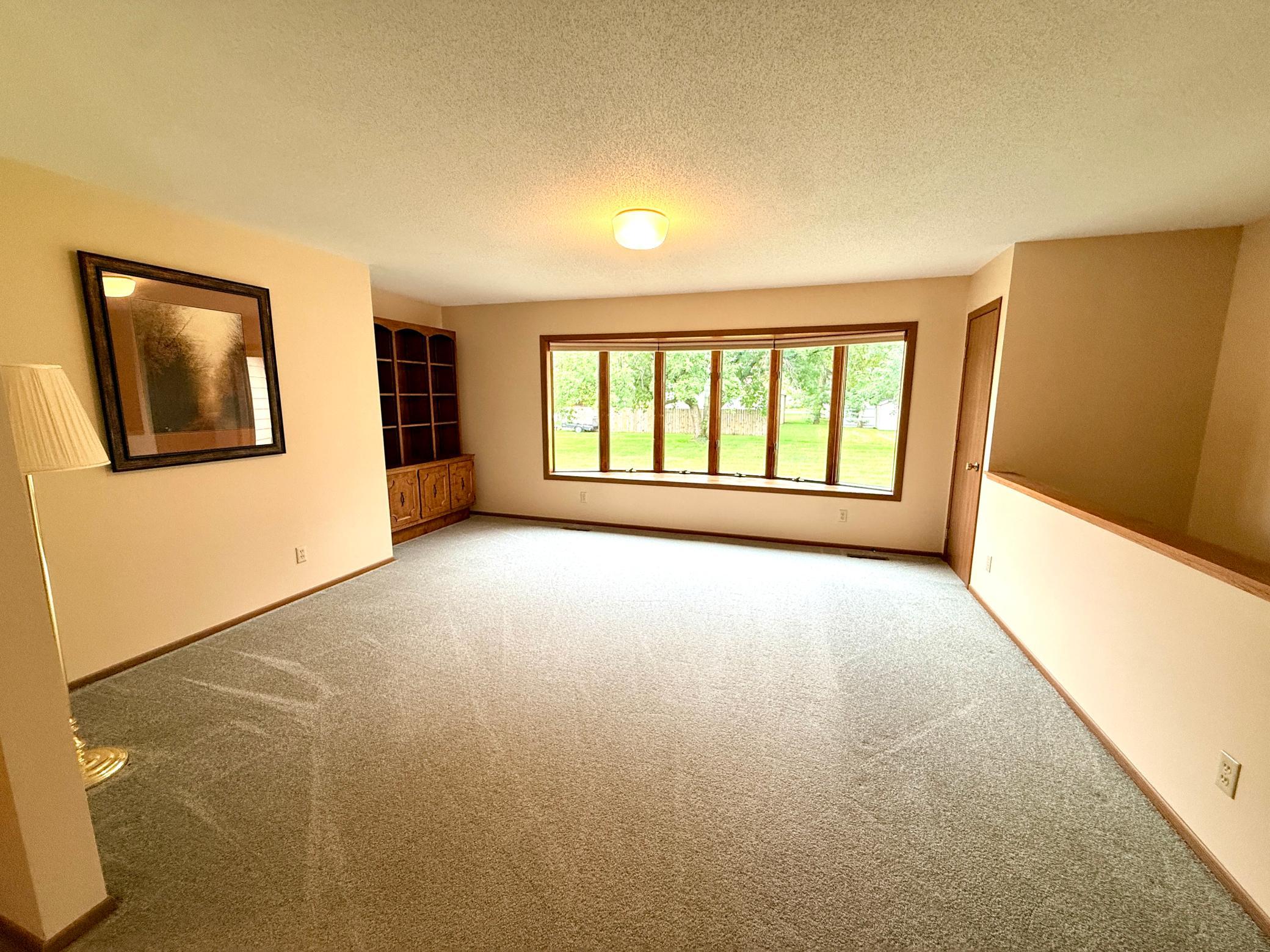 1988 single family home for sale at 350 6th Street NE in Perham, MN — 3 bed, 3 bath (photo 7 of 34)