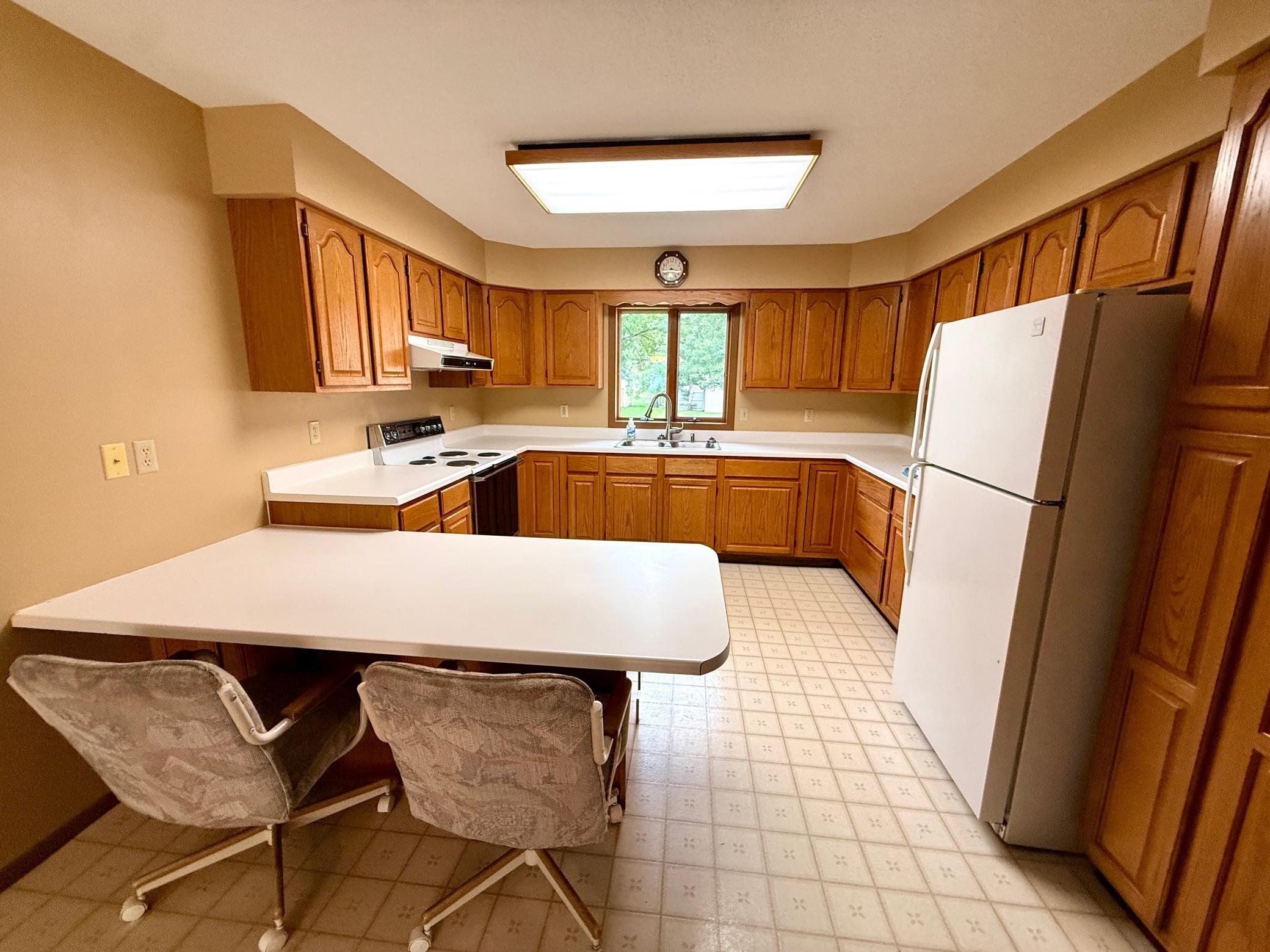 1988 single family home for sale at 350 6th Street NE in Perham, MN — 3 bed, 3 bath (photo 9 of 34)