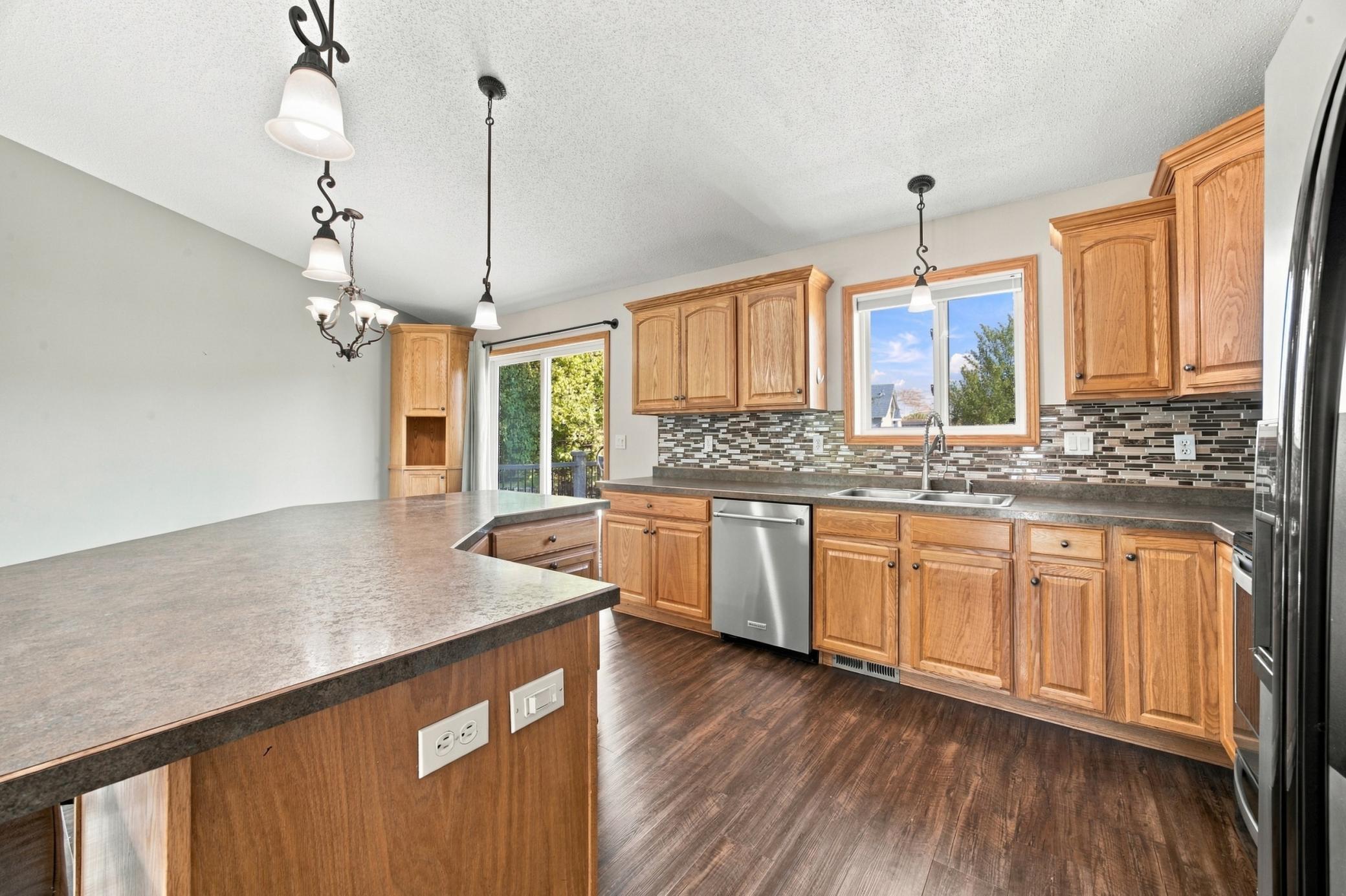 2006 single family home for sale at 4760 Arbor Court S in Fargo, ND — 4 bed, 3 bath (photo 11 of 54)