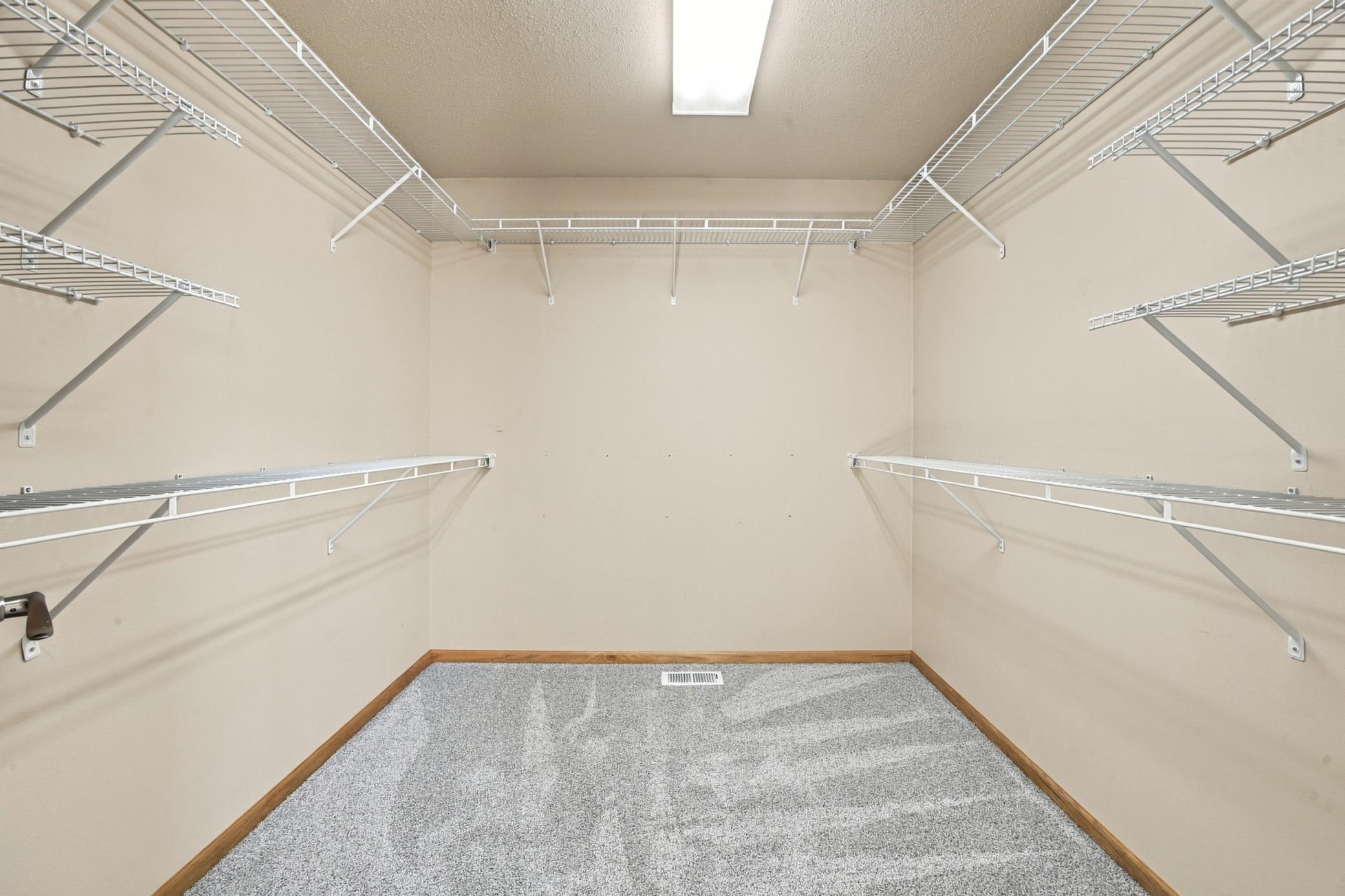 2006 single family home for sale at 4760 Arbor Court S in Fargo, ND — 4 bed, 3 bath (photo 18 of 54)
