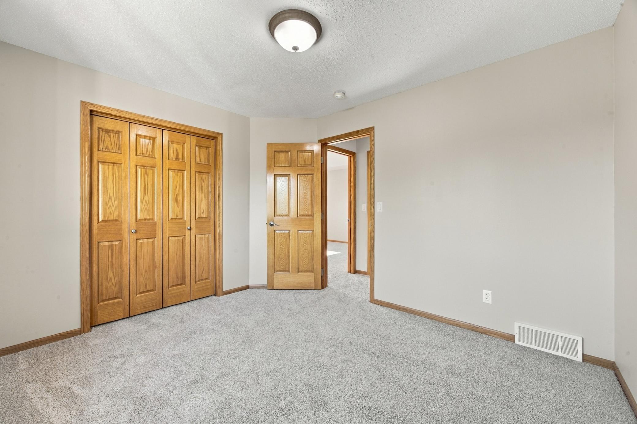 2006 single family home for sale at 4760 Arbor Court S in Fargo, ND — 4 bed, 3 bath (photo 22 of 54)