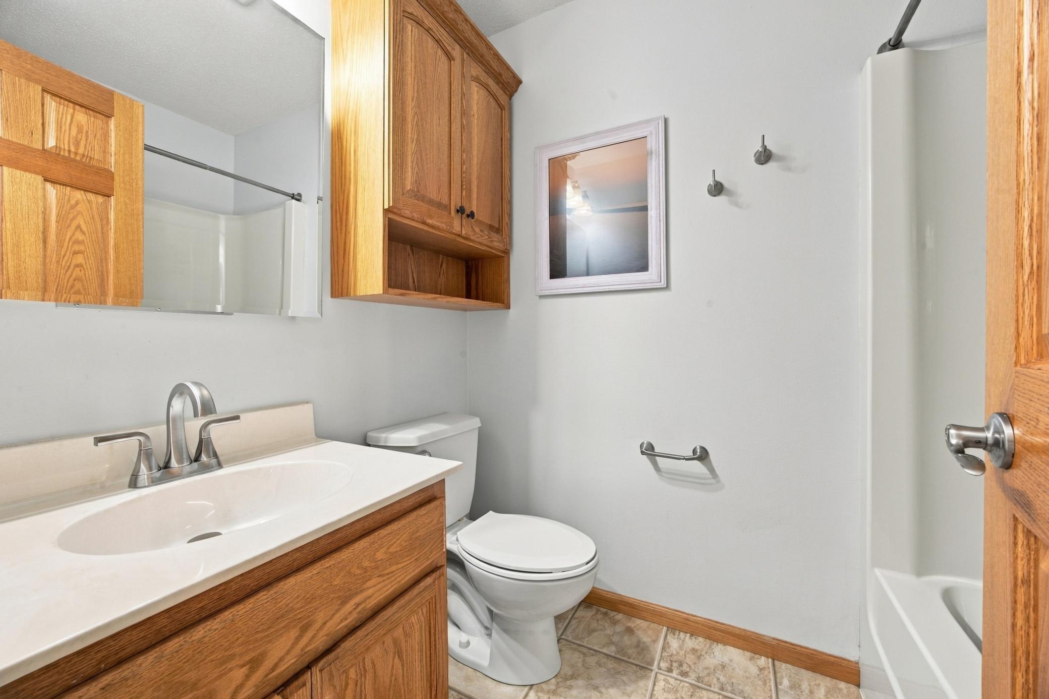 2006 single family home for sale at 4760 Arbor Court S in Fargo, ND — 4 bed, 3 bath (photo 23 of 54)