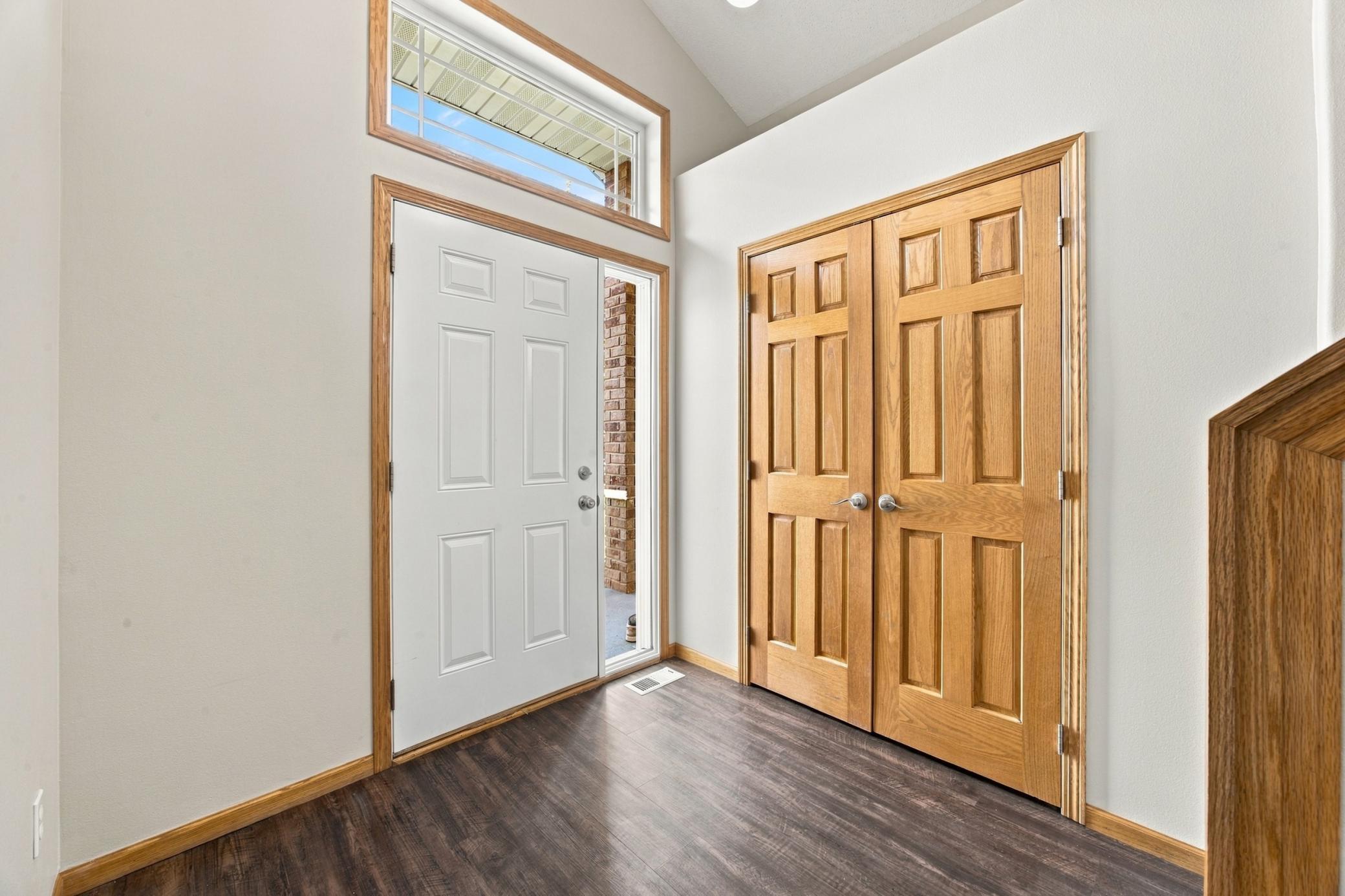 2006 single family home for sale at 4760 Arbor Court S in Fargo, ND — 4 bed, 3 bath (photo 4 of 54)