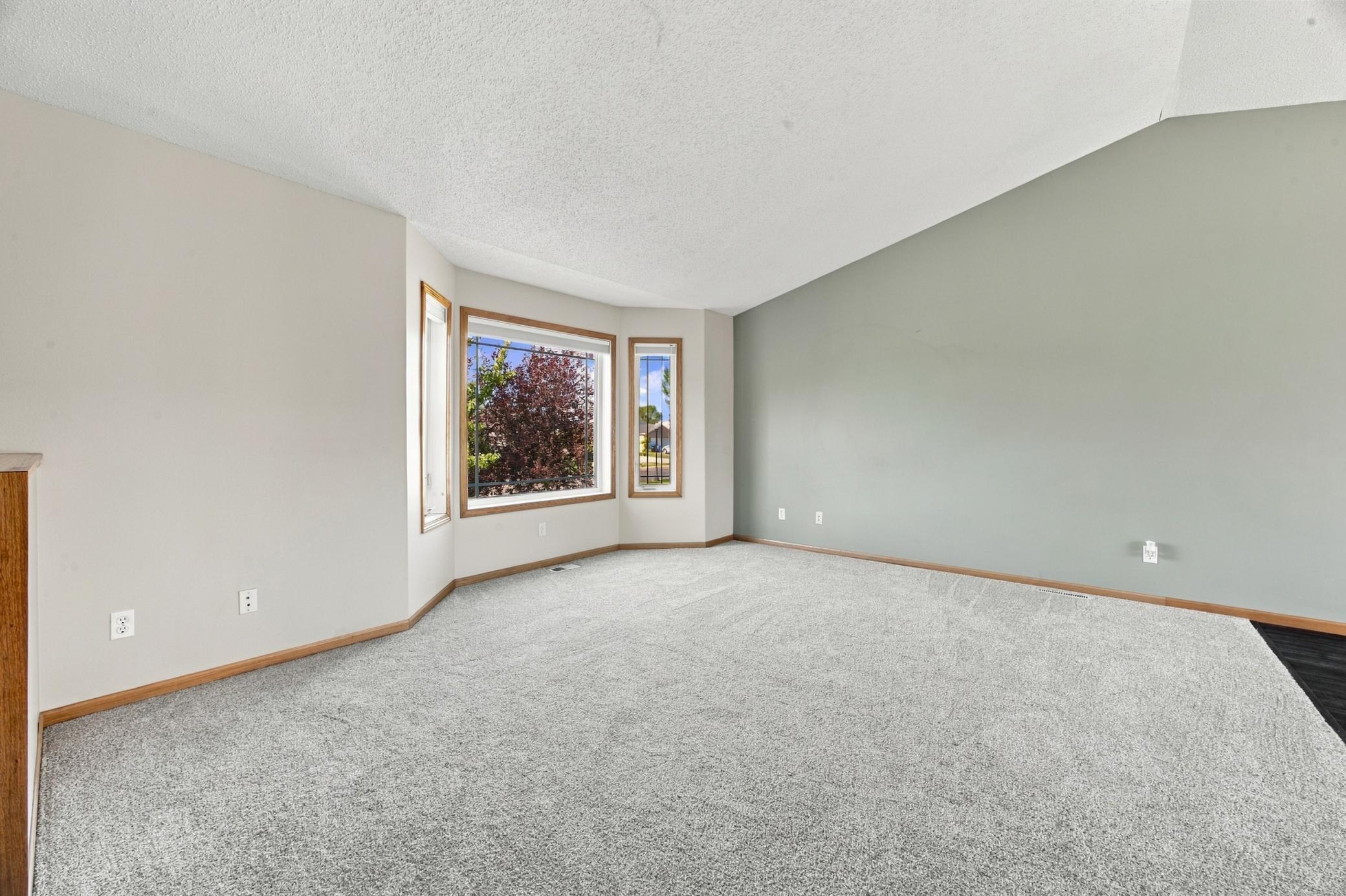 2006 single family home for sale at 4760 Arbor Court S in Fargo, ND — 4 bed, 3 bath (photo 6 of 54)