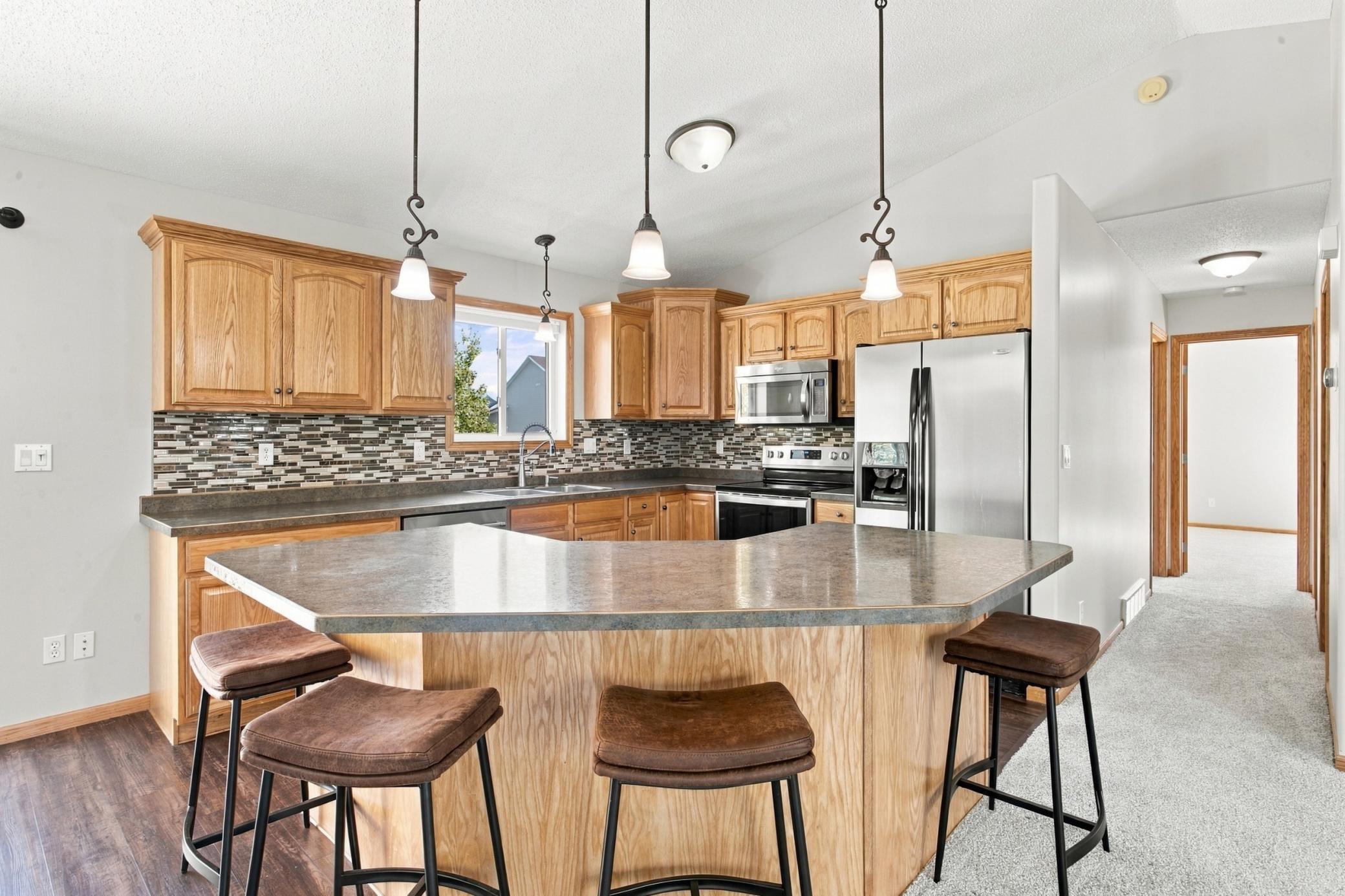 2006 single family home for sale at 4760 Arbor Court S in Fargo, ND — 4 bed, 3 bath (photo 8 of 54)