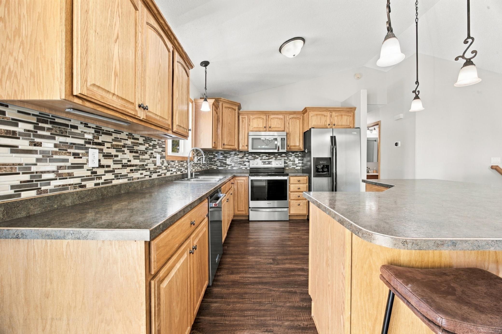 2006 single family home for sale at 4760 Arbor Court S in Fargo, ND — 4 bed, 3 bath (photo 9 of 54)